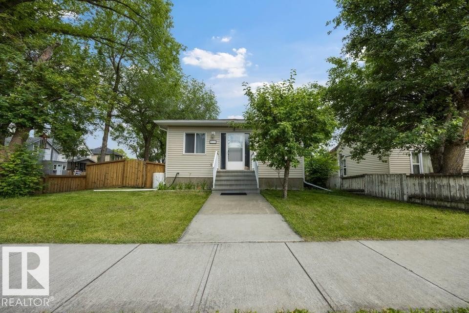9530 122 Avenue Nw, Edmonton, AB - Outdoor