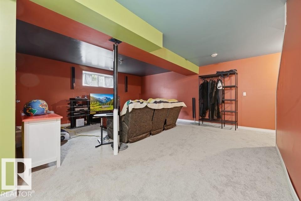 9530 122 Avenue Nw, Edmonton, AB - Indoor