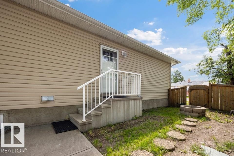 9530 122 Avenue Nw, Edmonton, AB - Outdoor With Exterior