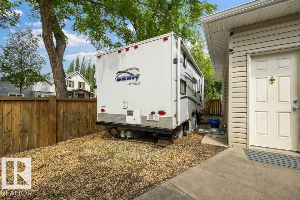 9530 122 Avenue Nw, Edmonton, AB - Outdoor