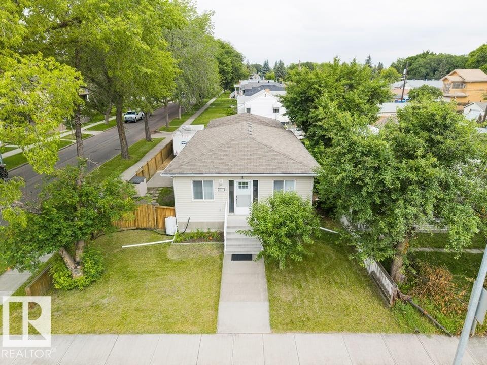9530 122 Avenue Nw, Edmonton, AB - Outdoor