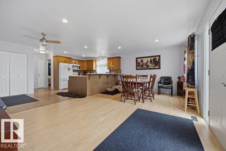 9530 122 Avenue Nw, Edmonton, AB - Indoor