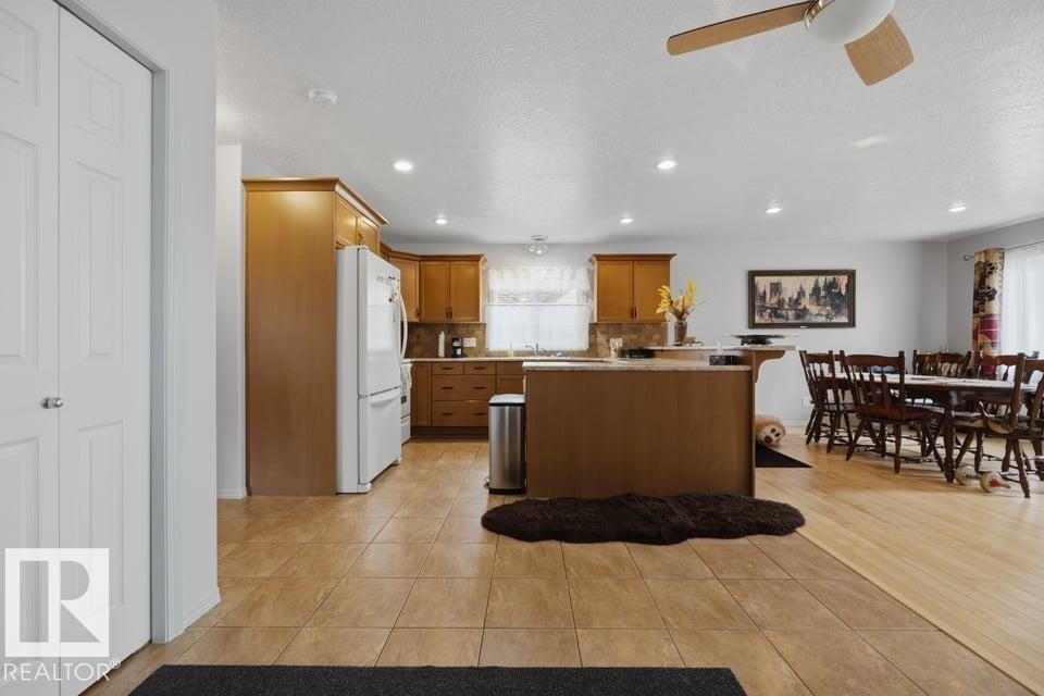 9530 122 Avenue Nw, Edmonton, AB - Indoor