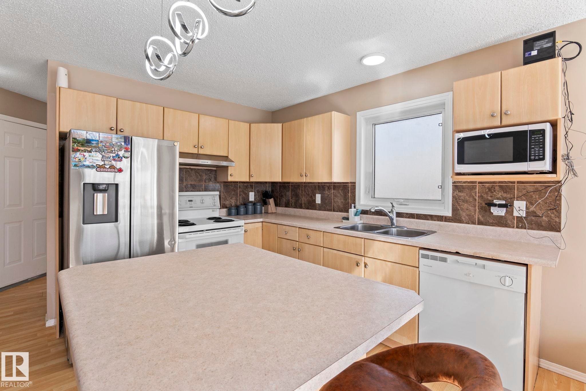 92 4350 23 Street, Edmonton, AB