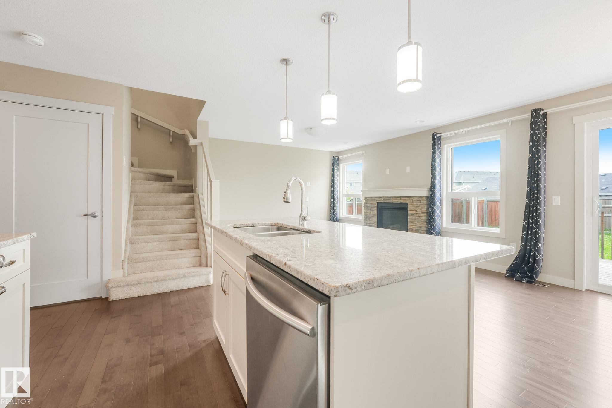 16619 14 Avenue, Edmonton, AB