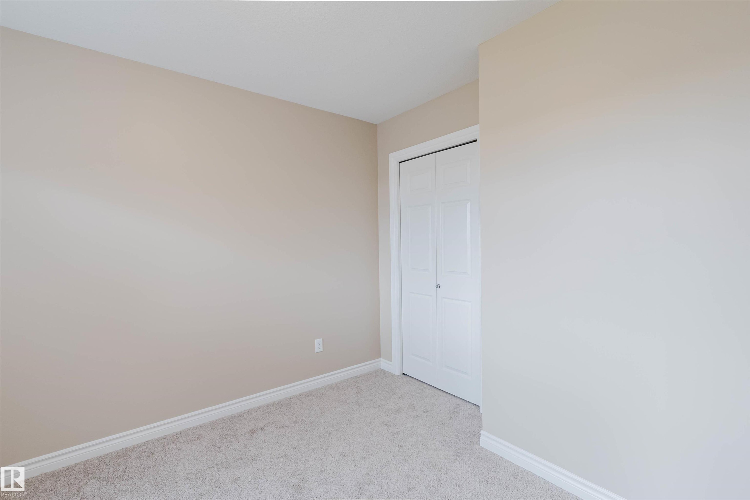 Neutral-toned walls complement plush carpet flooring - 1919 Hammond Place, Edmonton, AB