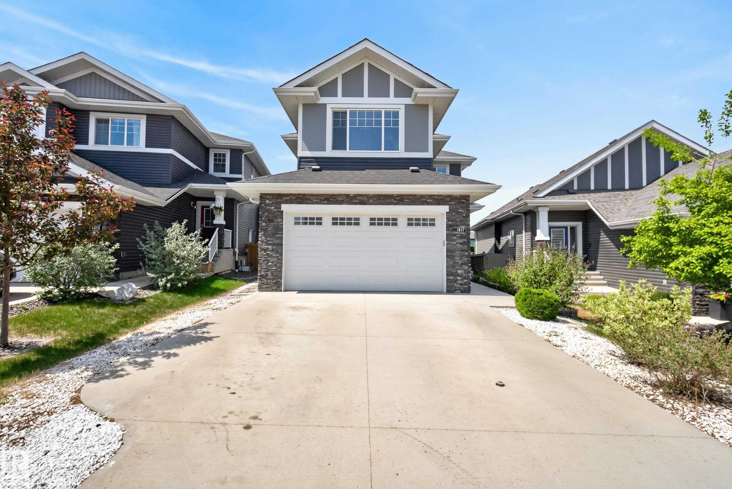 1817 Tanager Close, Edmonton, AB - Outdoor With Facade