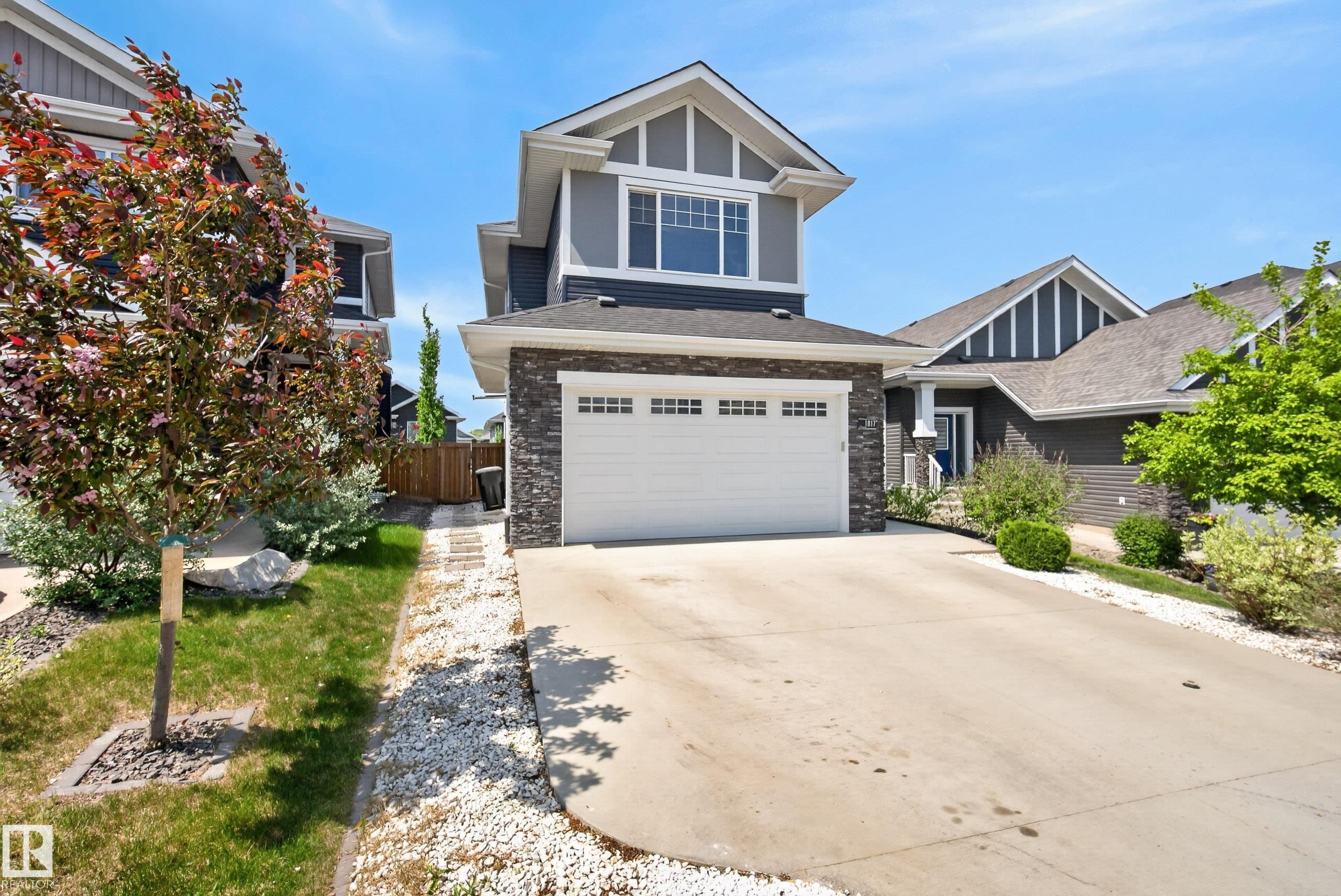 1817 Tanager Close, Edmonton, AB - Outdoor With Facade