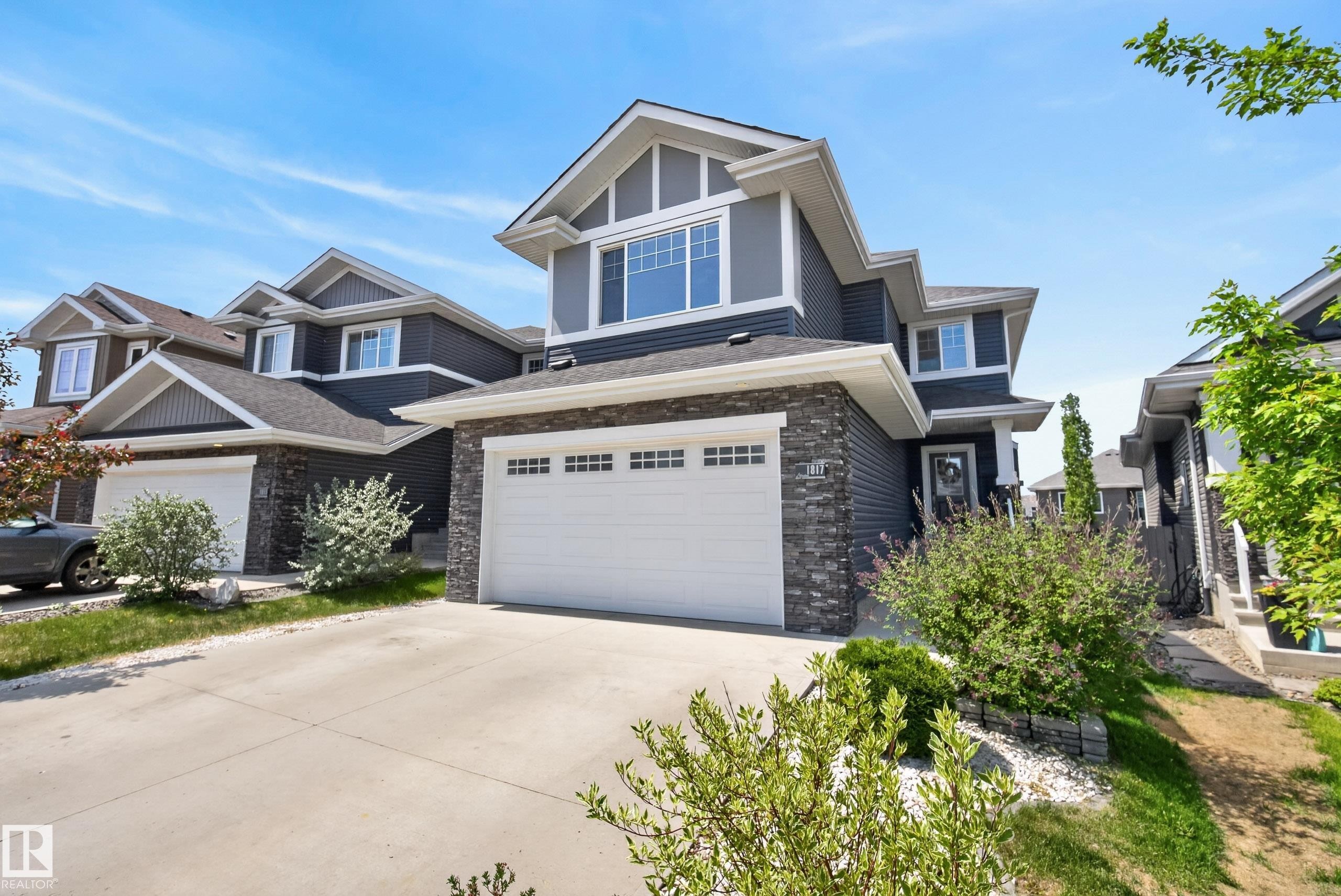 1817 Tanager Close, Edmonton, AB - Outdoor With Facade