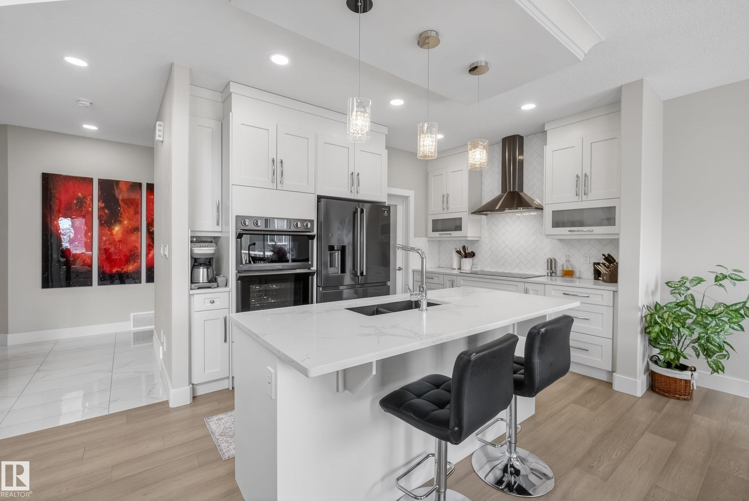 1817 Tanager Close, Edmonton, AB - Indoor Photo Showing Kitchen With Upgraded Kitchen