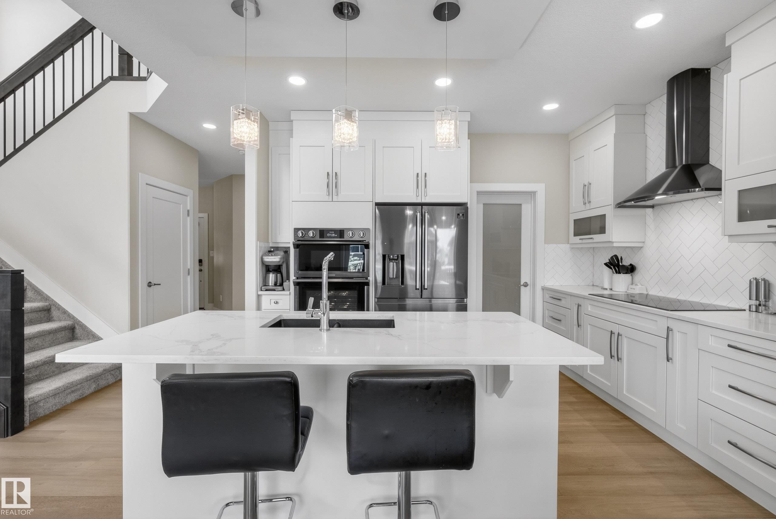 1817 Tanager Close, Edmonton, AB - Indoor Photo Showing Kitchen With Upgraded Kitchen