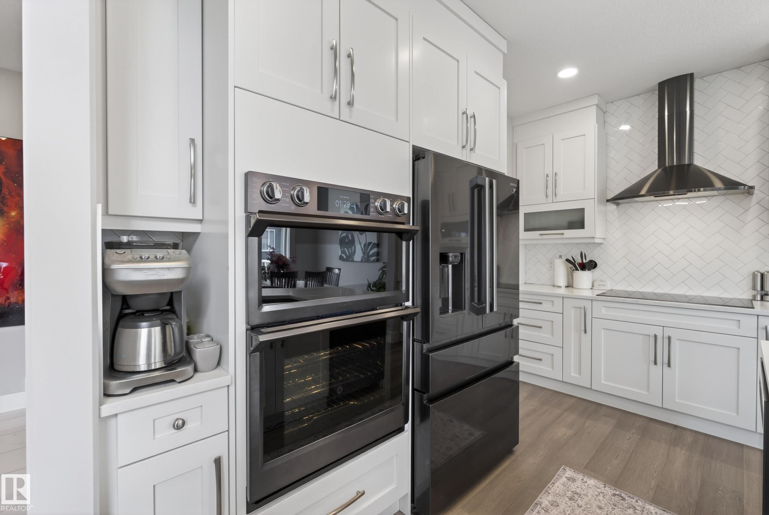 1817 Tanager Close, Edmonton, AB - Indoor Photo Showing Kitchen With Upgraded Kitchen
