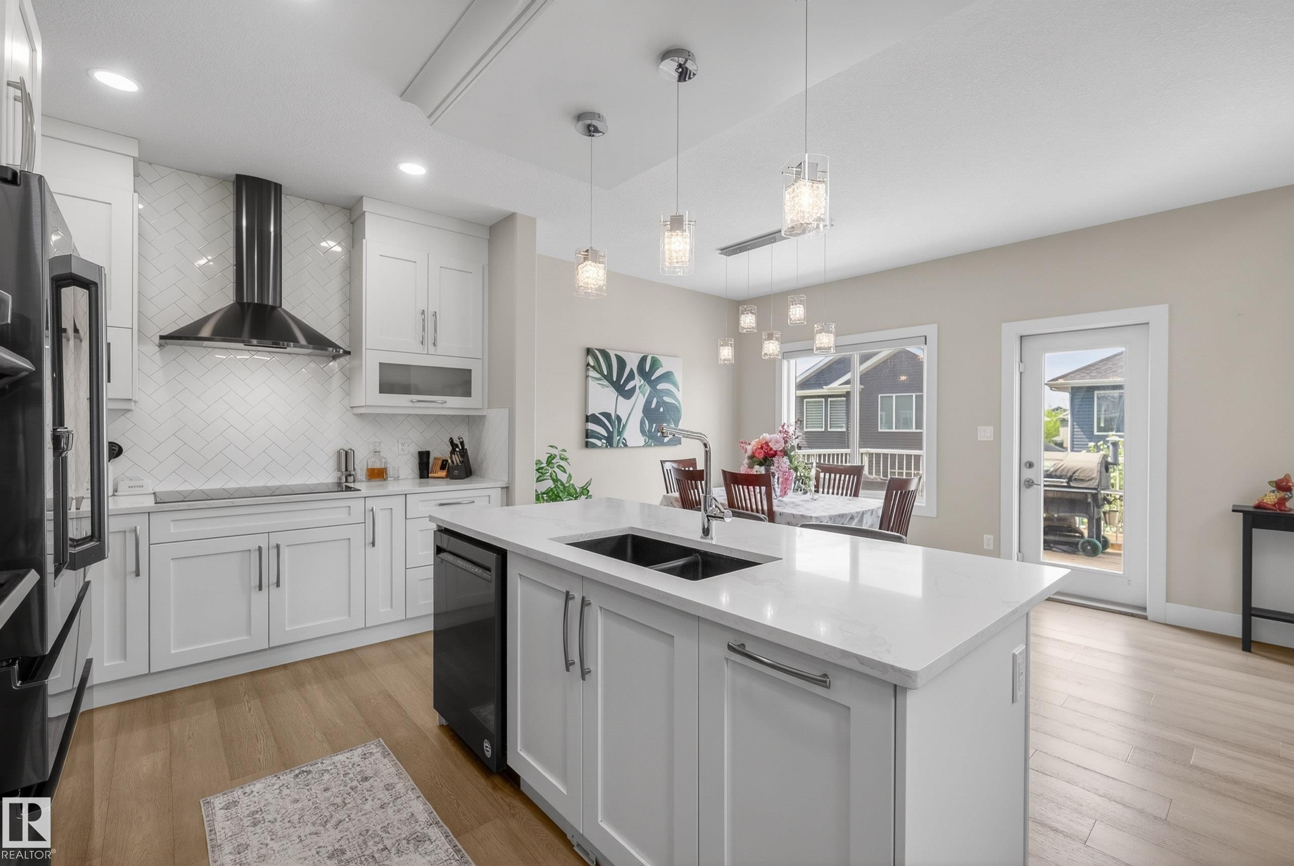 1817 Tanager Close, Edmonton, AB - Indoor Photo Showing Kitchen With Double Sink With Upgraded Kitchen