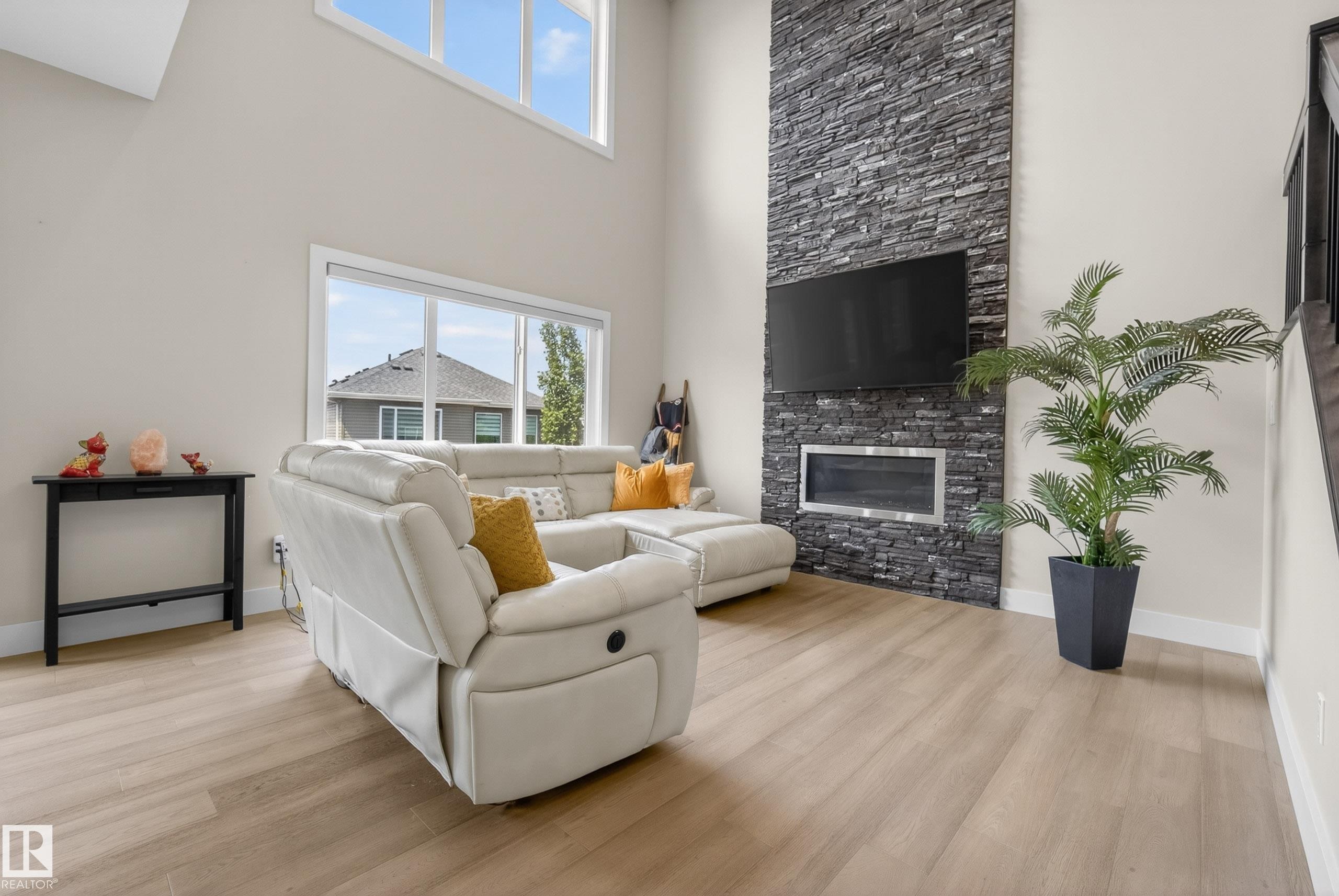 1817 Tanager Close, Edmonton, AB - Indoor Photo Showing Living Room With Fireplace