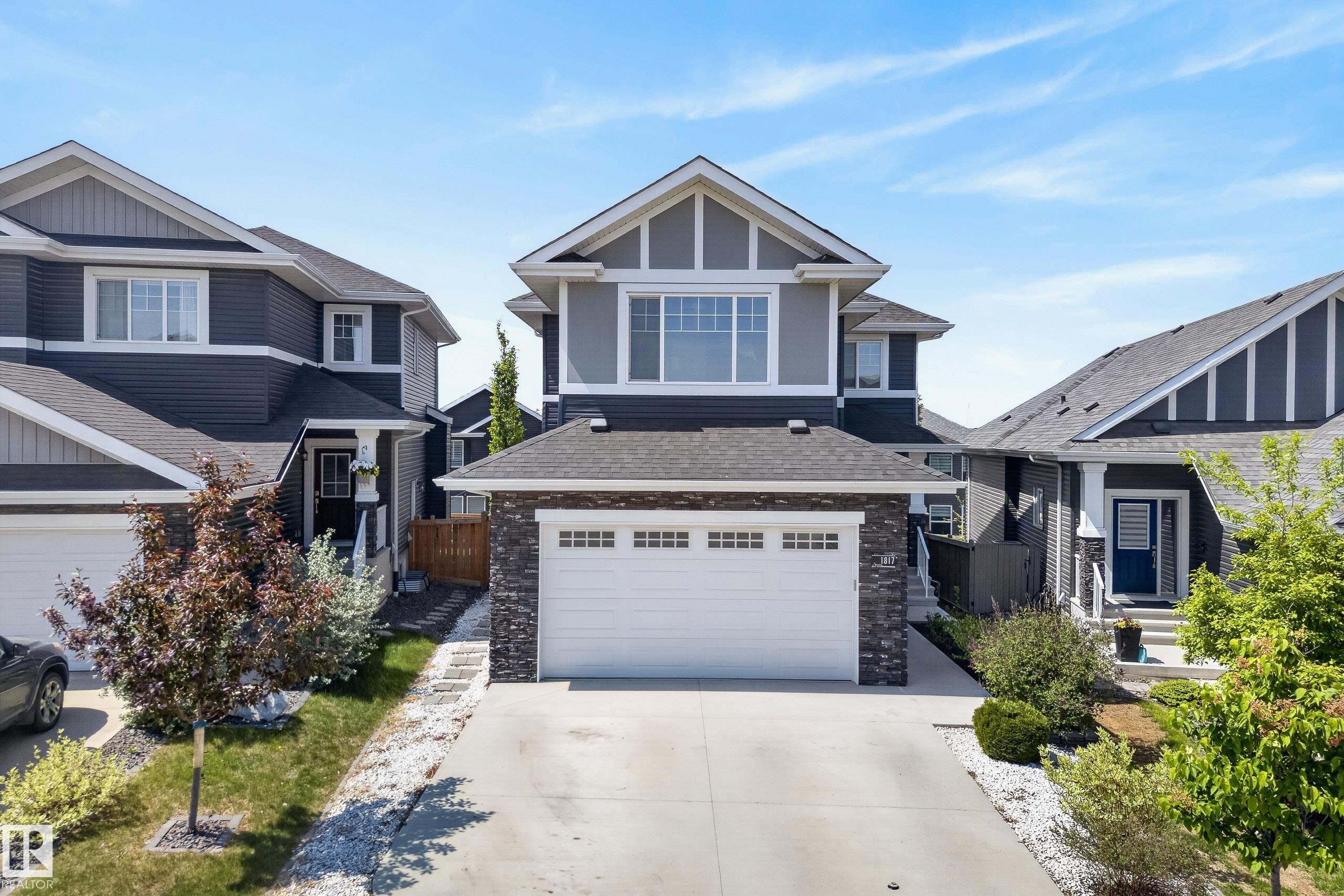 1817 Tanager Close, Edmonton, AB - Outdoor With Facade