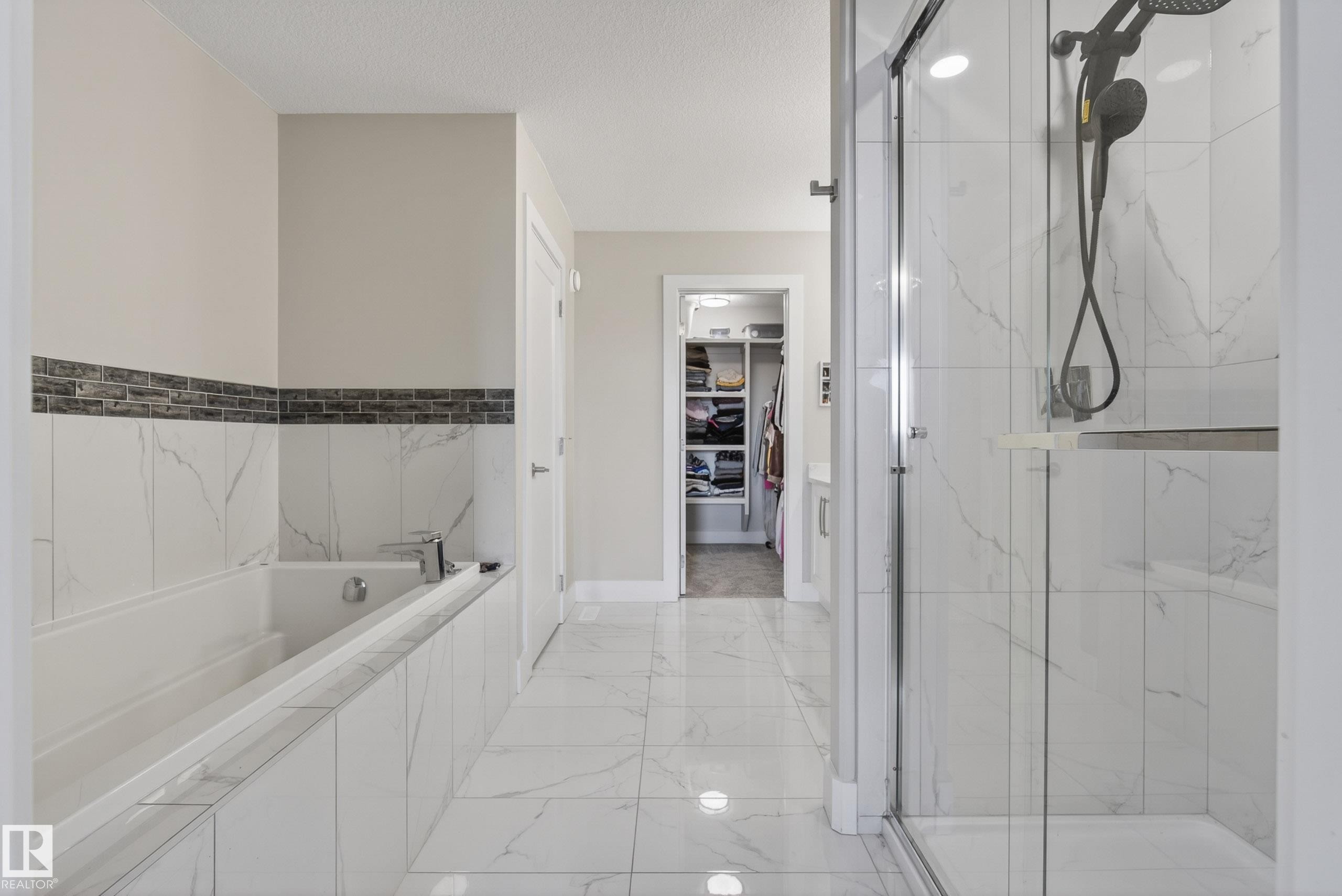 1817 Tanager Close, Edmonton, AB - Indoor Photo Showing Bathroom