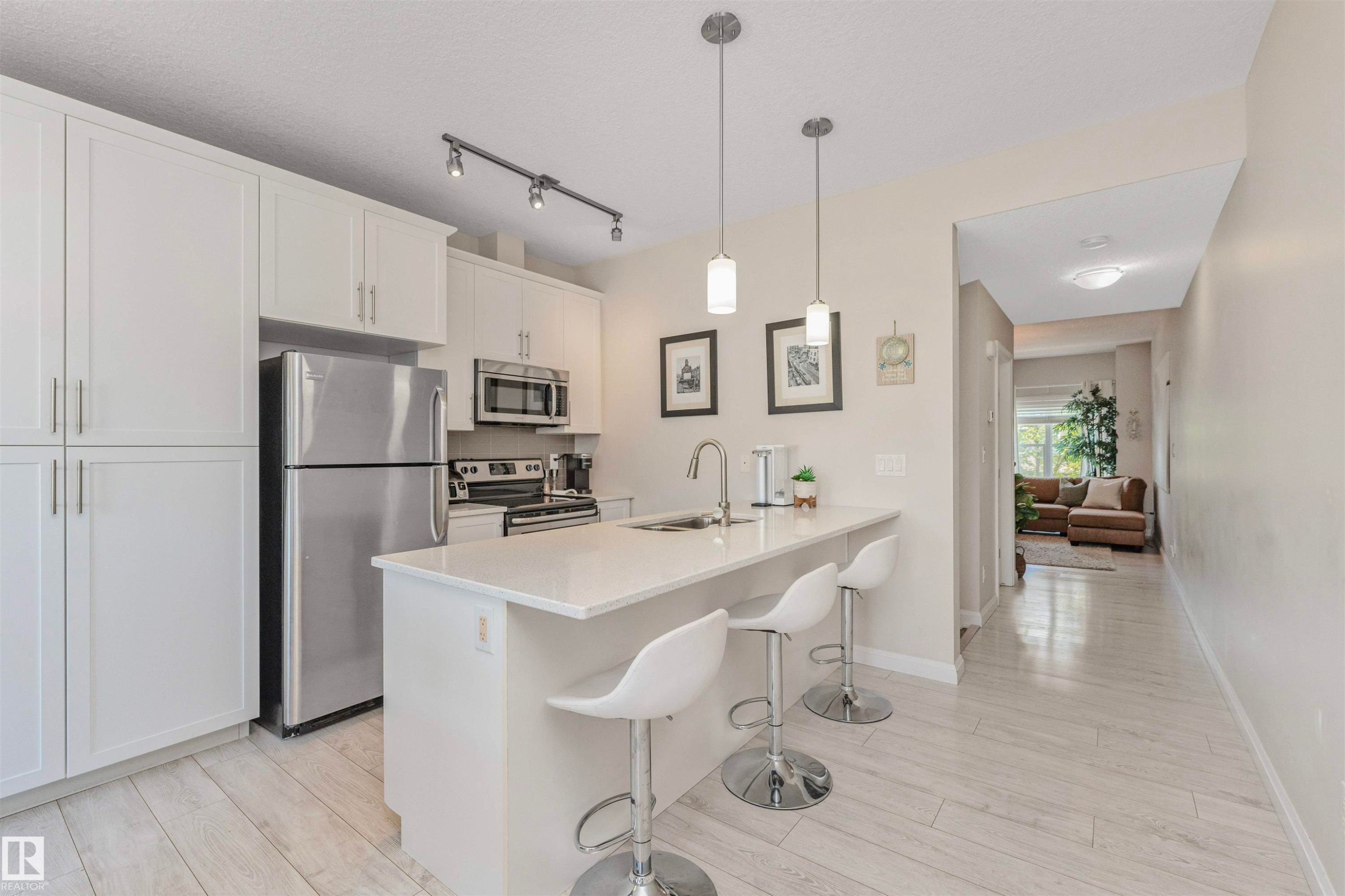 #43 3710 Allan Dr Sw, Edmonton, AB - Indoor Photo Showing Kitchen With Stainless Steel Kitchen With Upgraded Kitchen