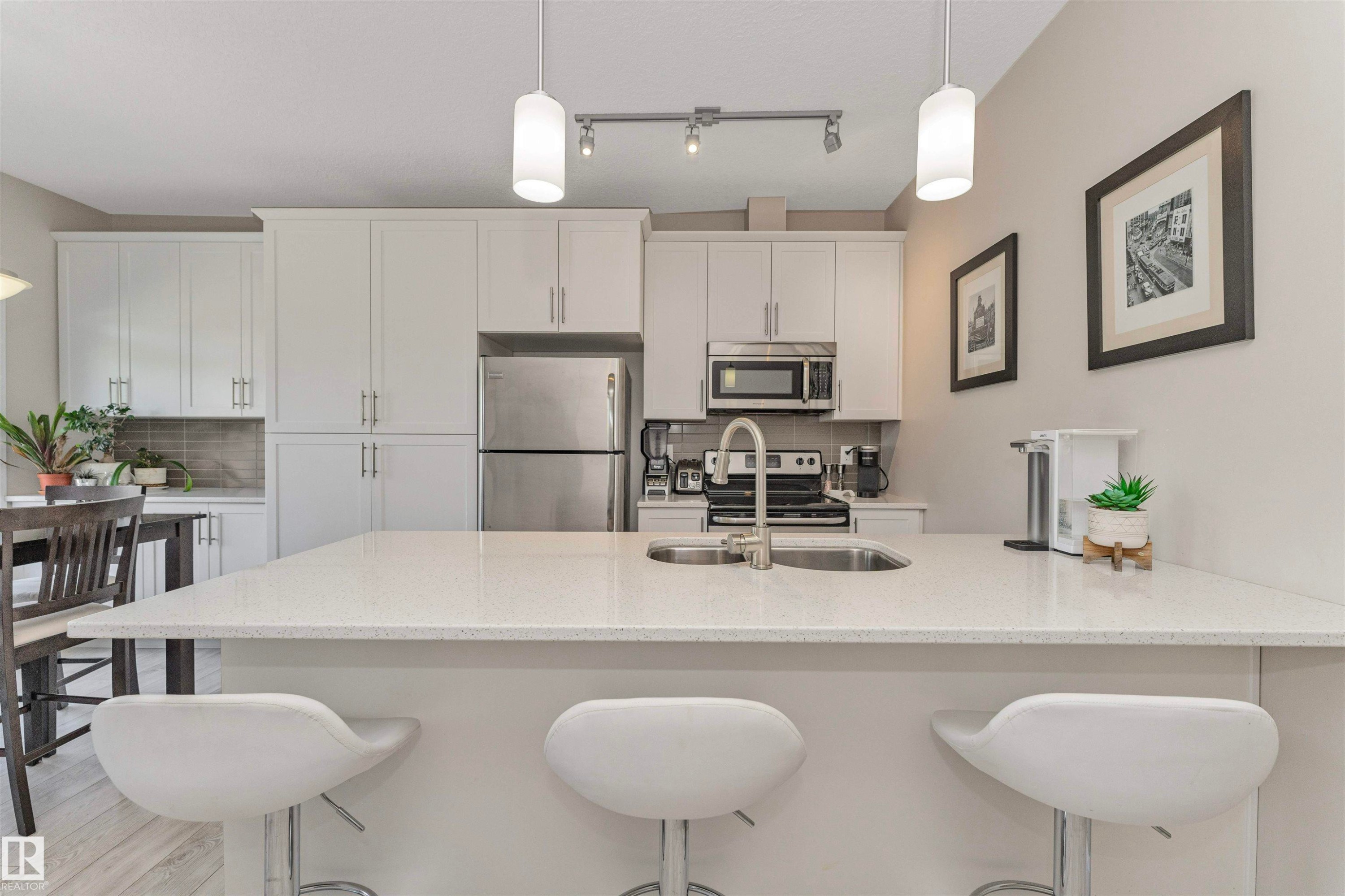 #43 3710 Allan Dr Sw, Edmonton, AB - Indoor Photo Showing Kitchen With Stainless Steel Kitchen With Upgraded Kitchen