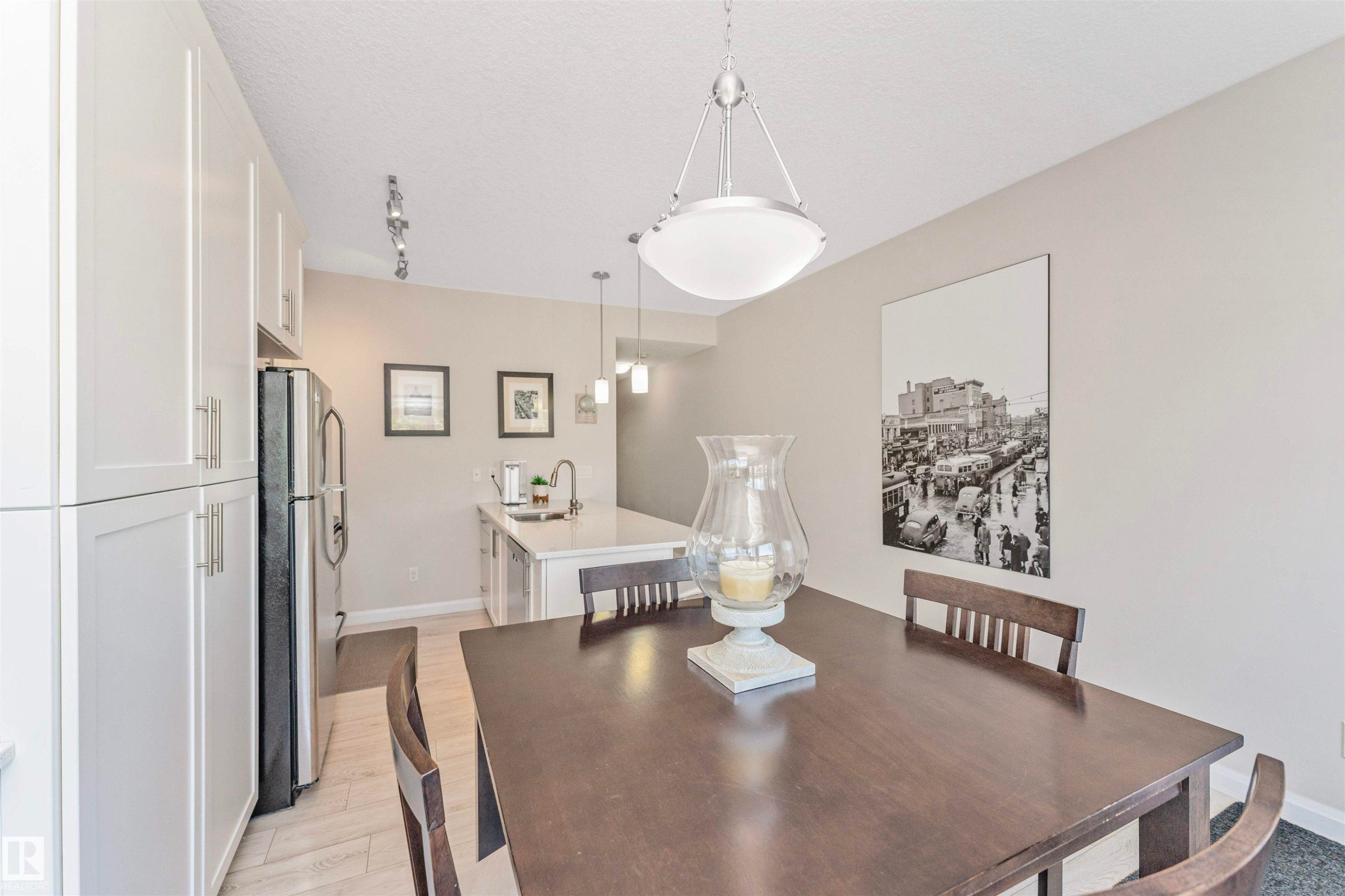#43 3710 Allan Dr Sw, Edmonton, AB - Indoor Photo Showing Dining Room