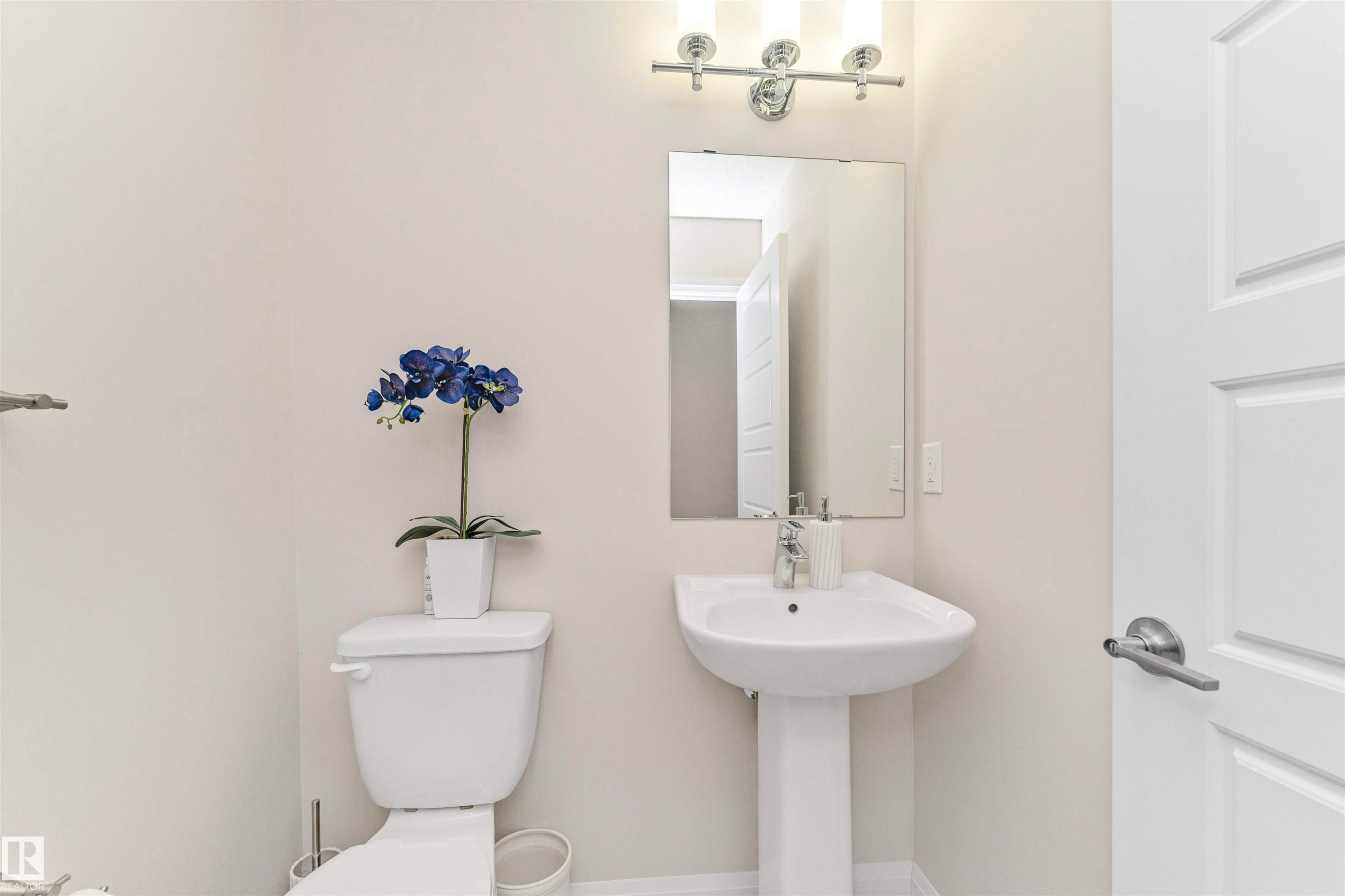 #43 3710 Allan Dr Sw, Edmonton, AB - Indoor Photo Showing Bathroom