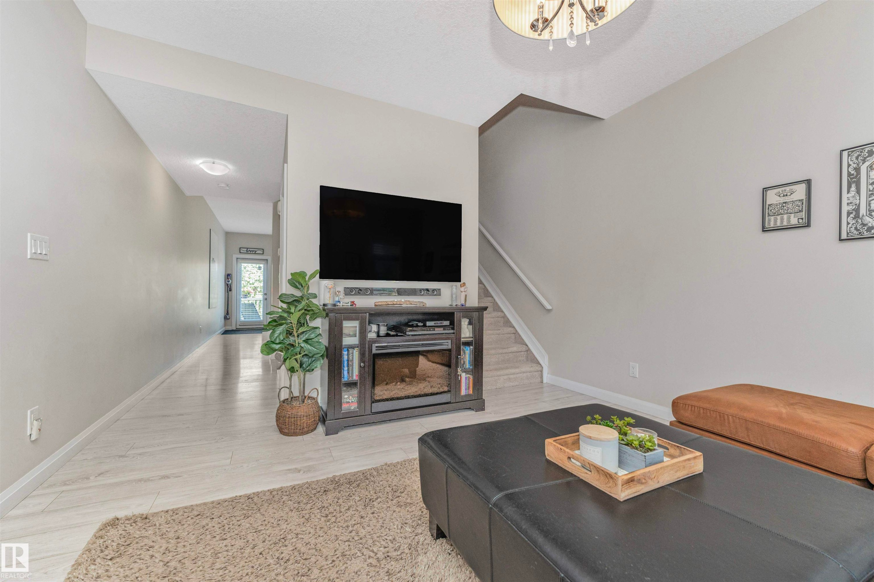 #43 3710 Allan Dr Sw, Edmonton, AB - Indoor Photo Showing Living Room
