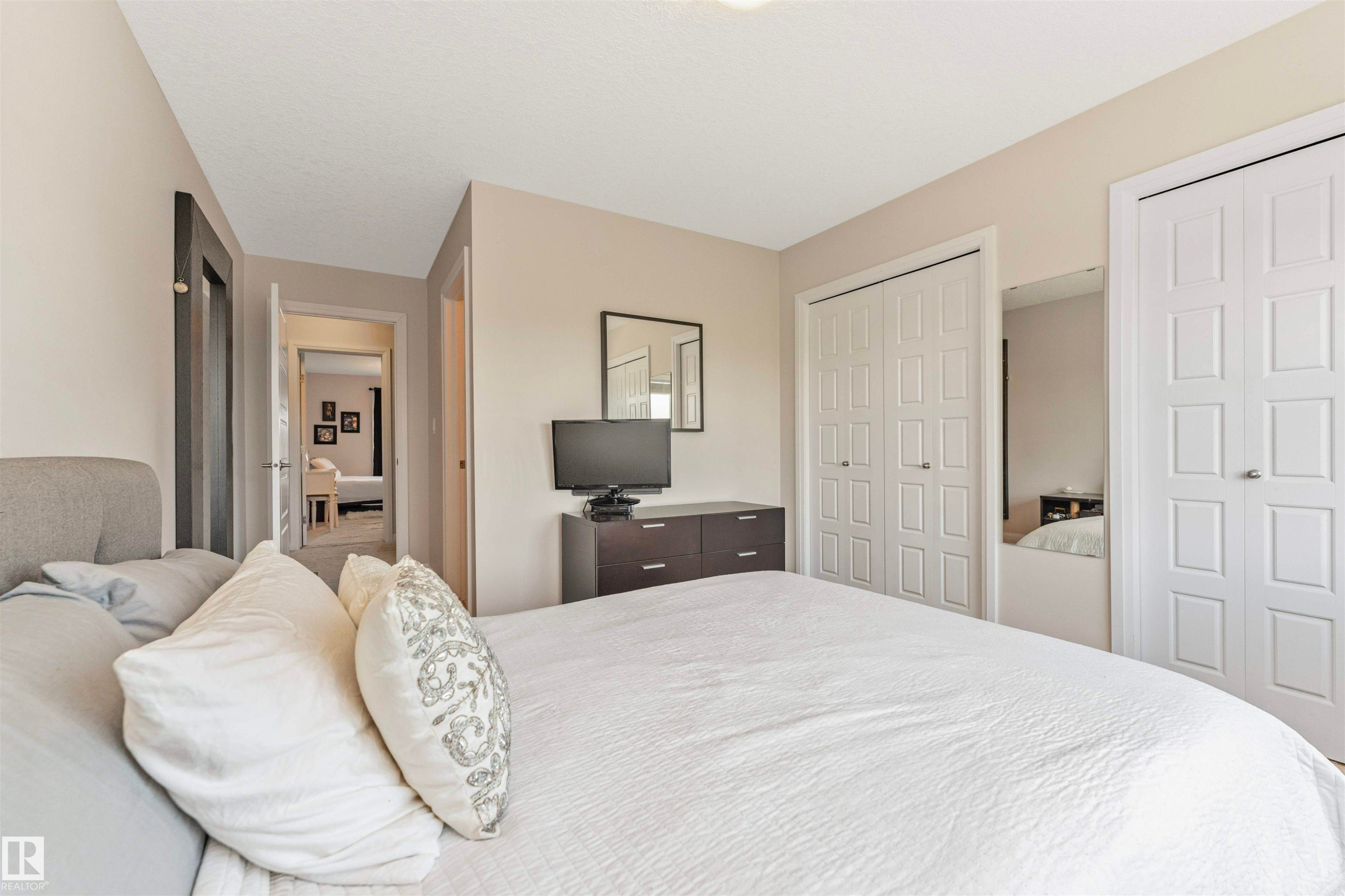 #43 3710 Allan Dr Sw, Edmonton, AB - Indoor Photo Showing Bedroom