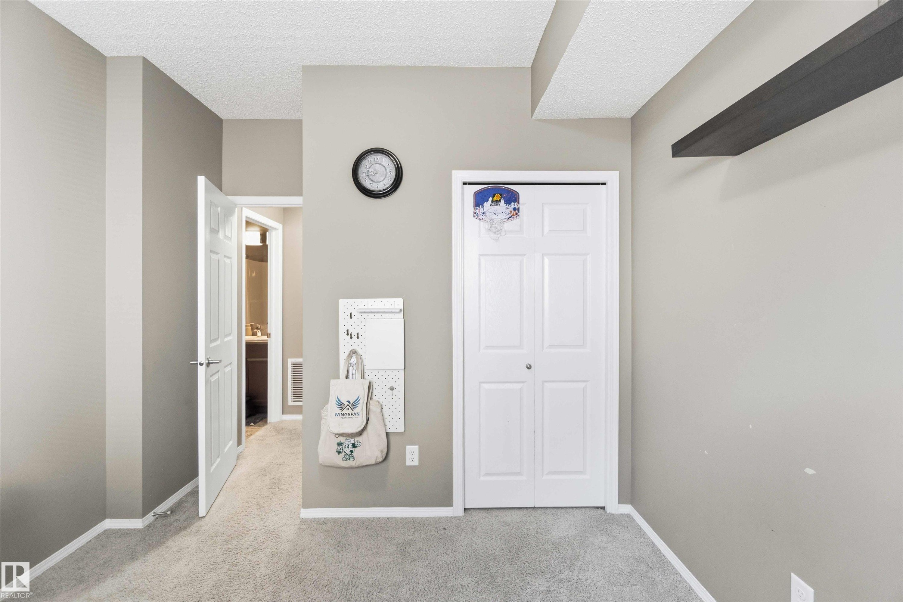 Light gray painted walls with white trim and carpeting - 24 6520 2 Avenue, Edmonton, AB
