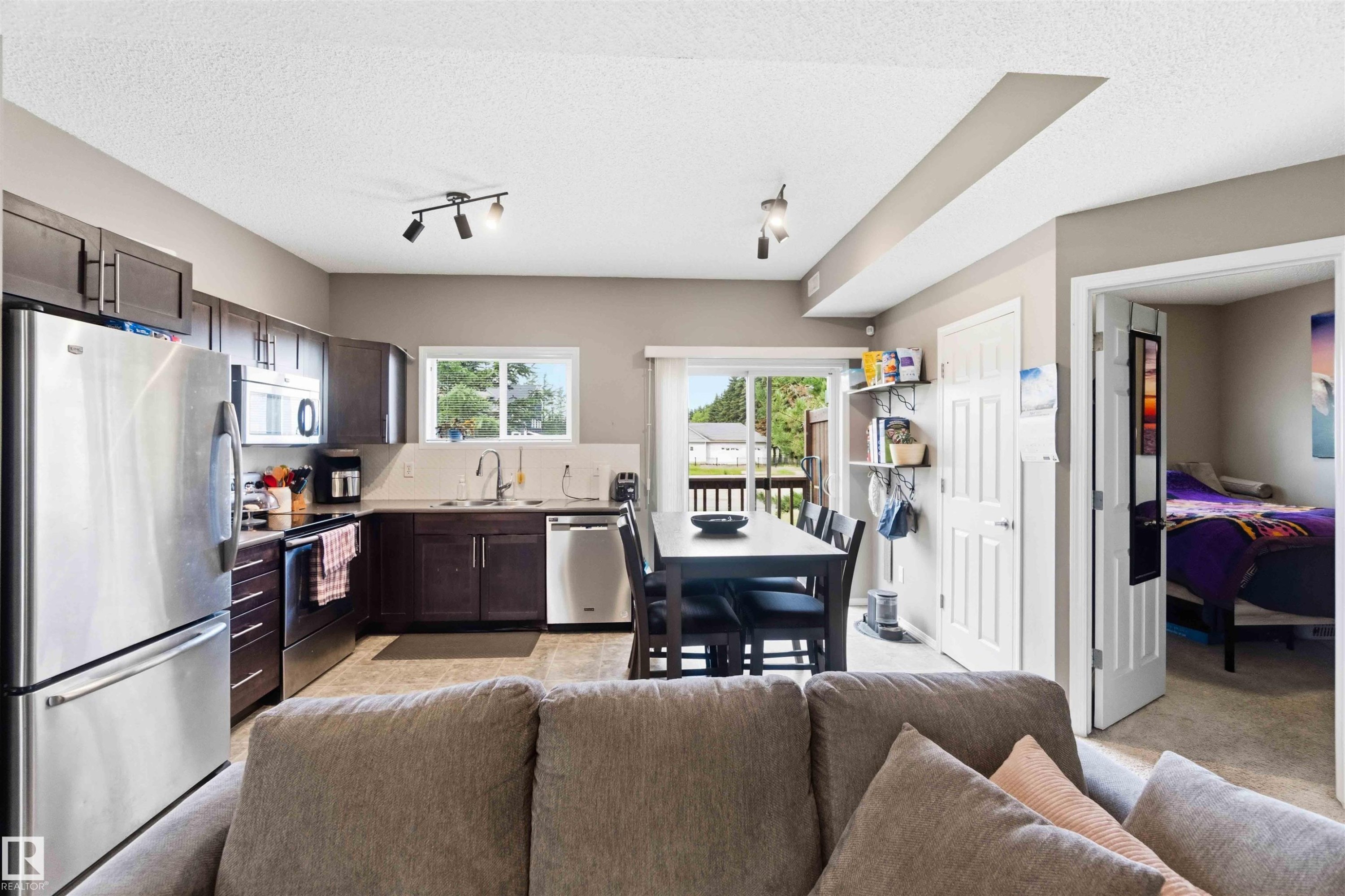 Kitchen - 24 6520 2 Avenue, Edmonton, AB
