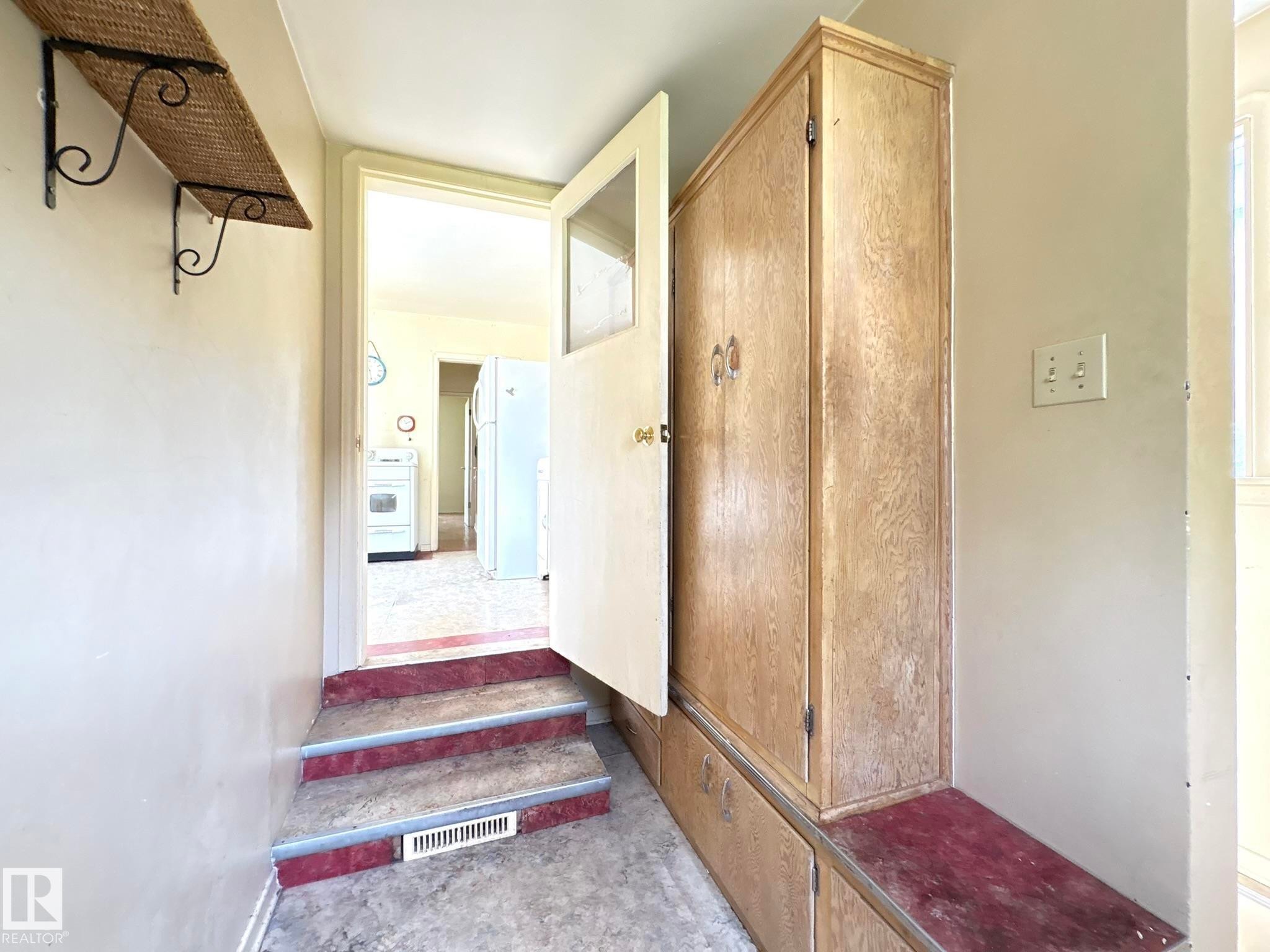 9513 88 Avenue, Edmonton, AB