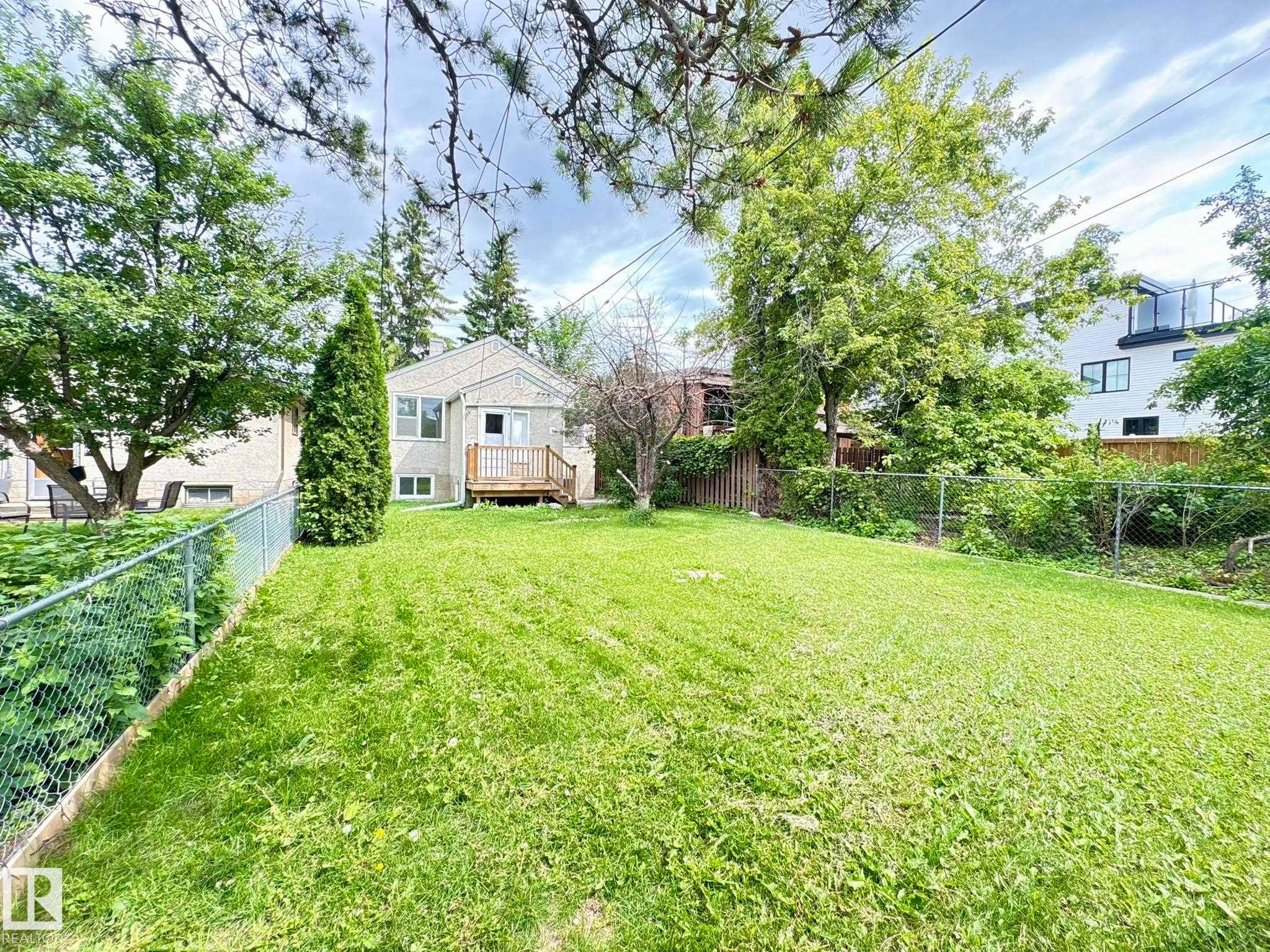 9513 88 Avenue, Edmonton, AB