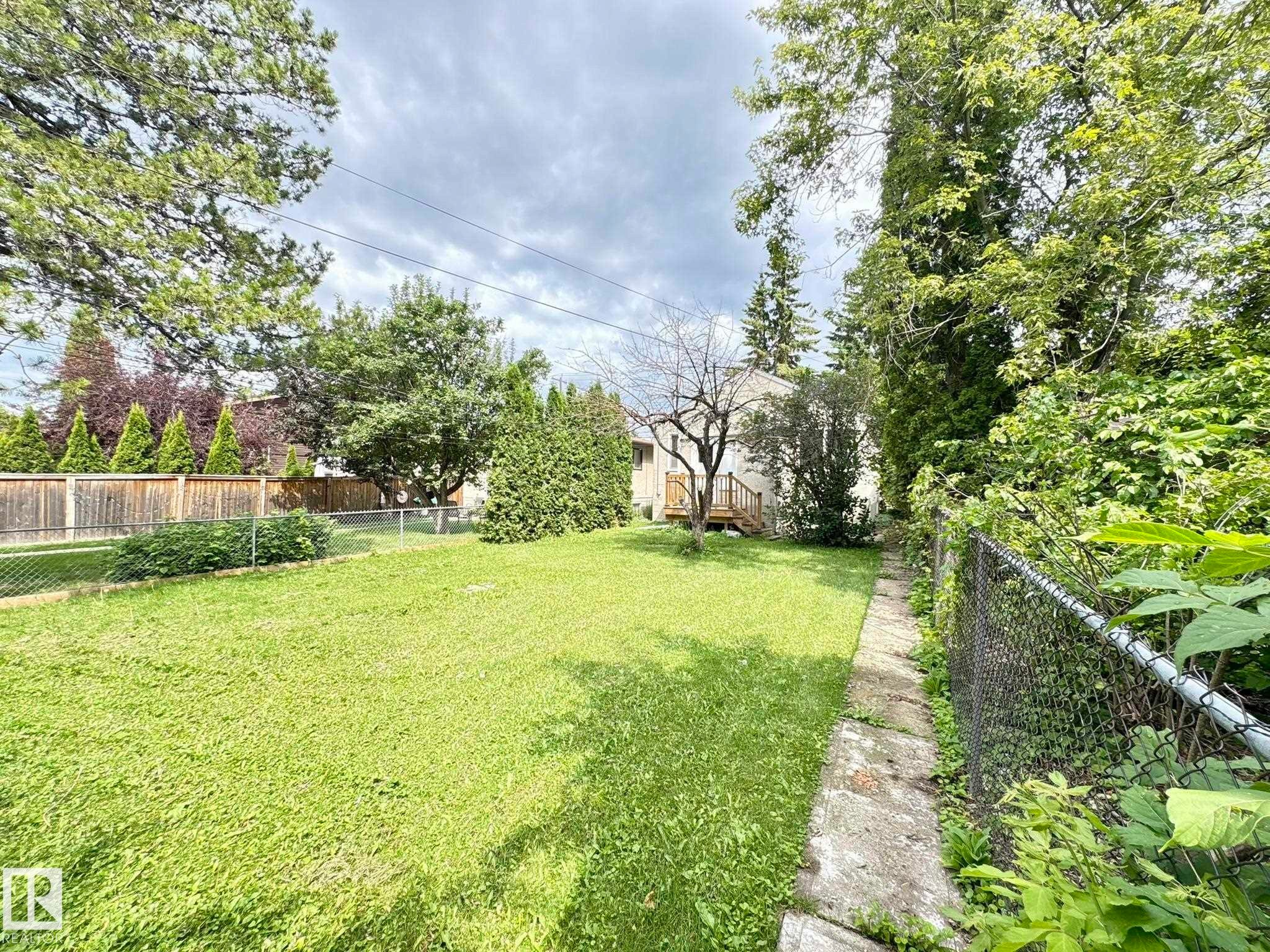 9513 88 Avenue, Edmonton, AB