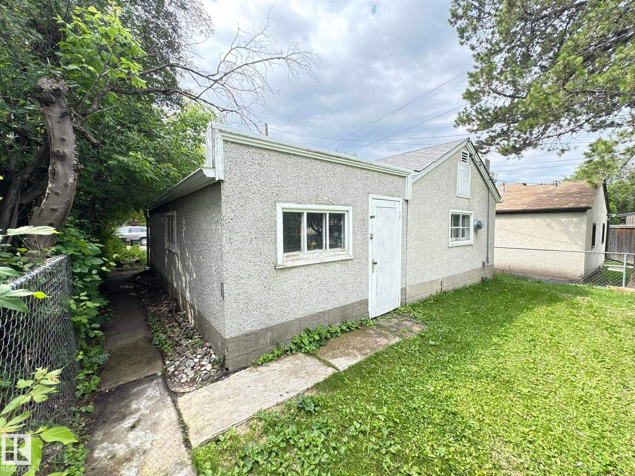 9513 88 Avenue, Edmonton, AB