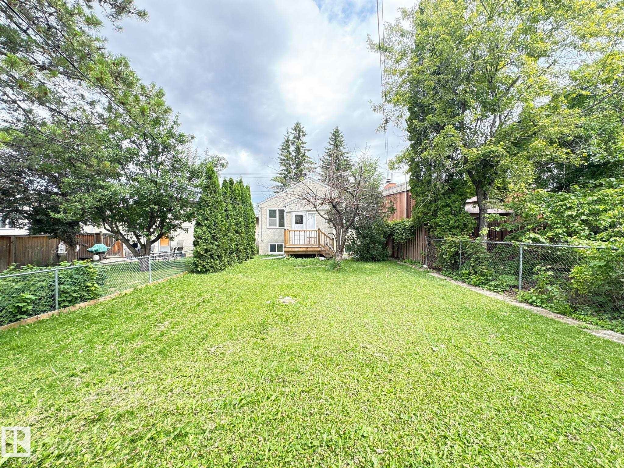 9513 88 Avenue, Edmonton, AB