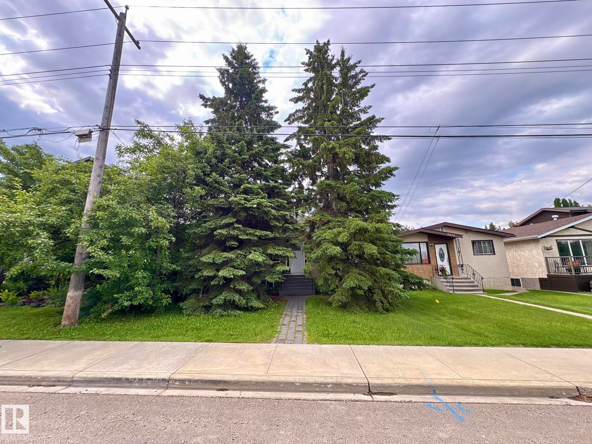 9513 88 Avenue, Edmonton, AB