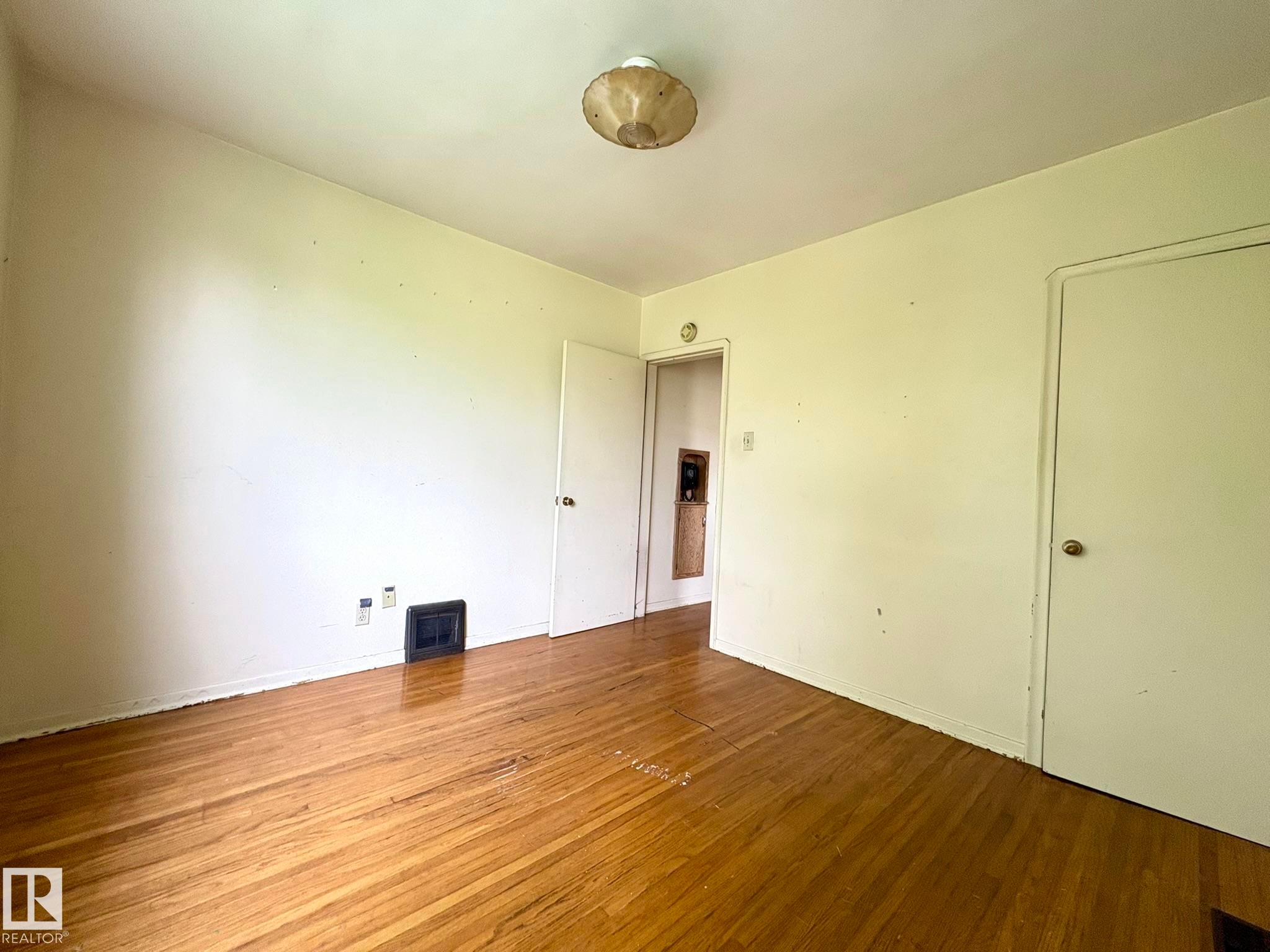 9513 88 Avenue, Edmonton, AB