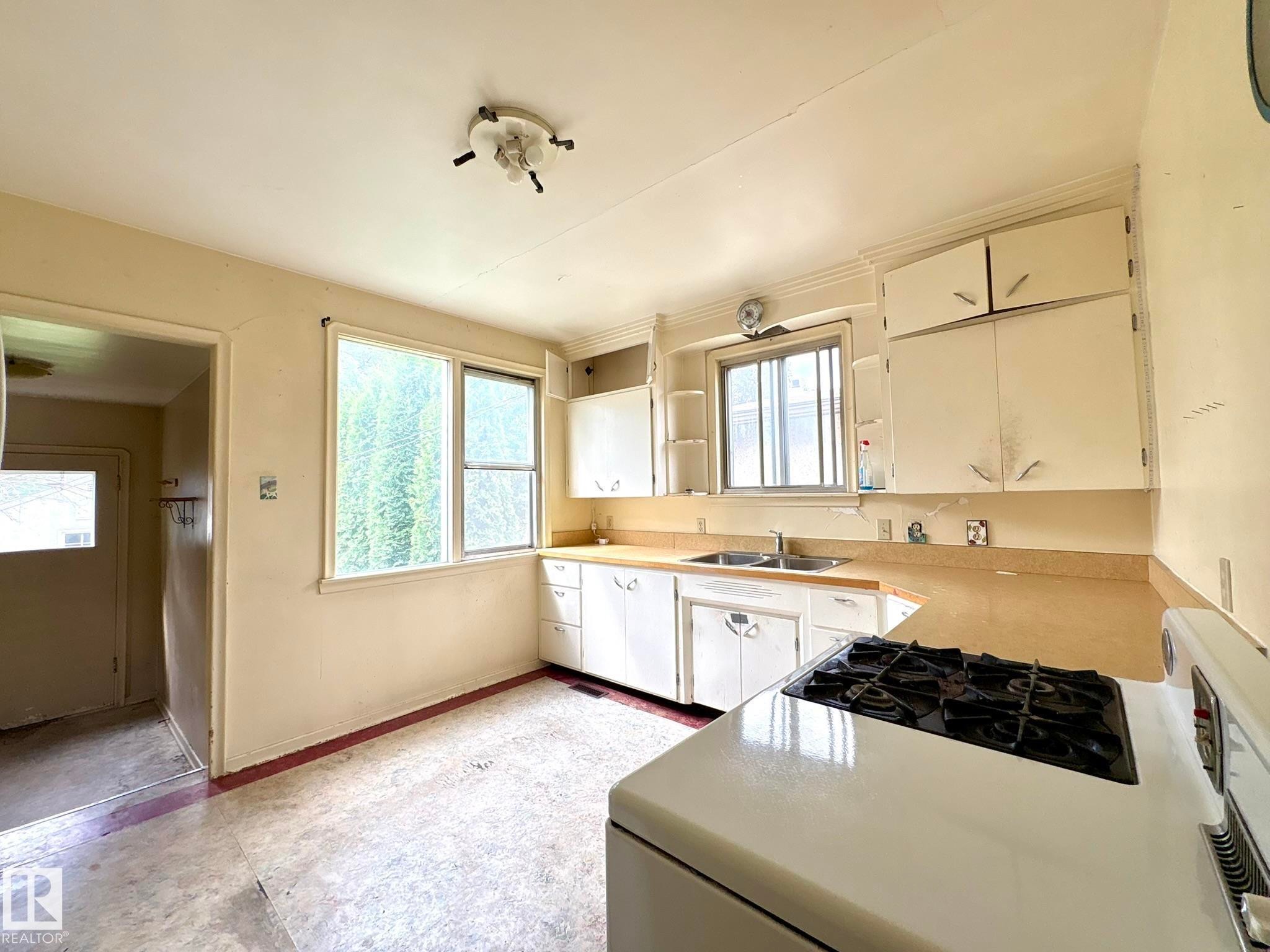 9513 88 Avenue, Edmonton, AB