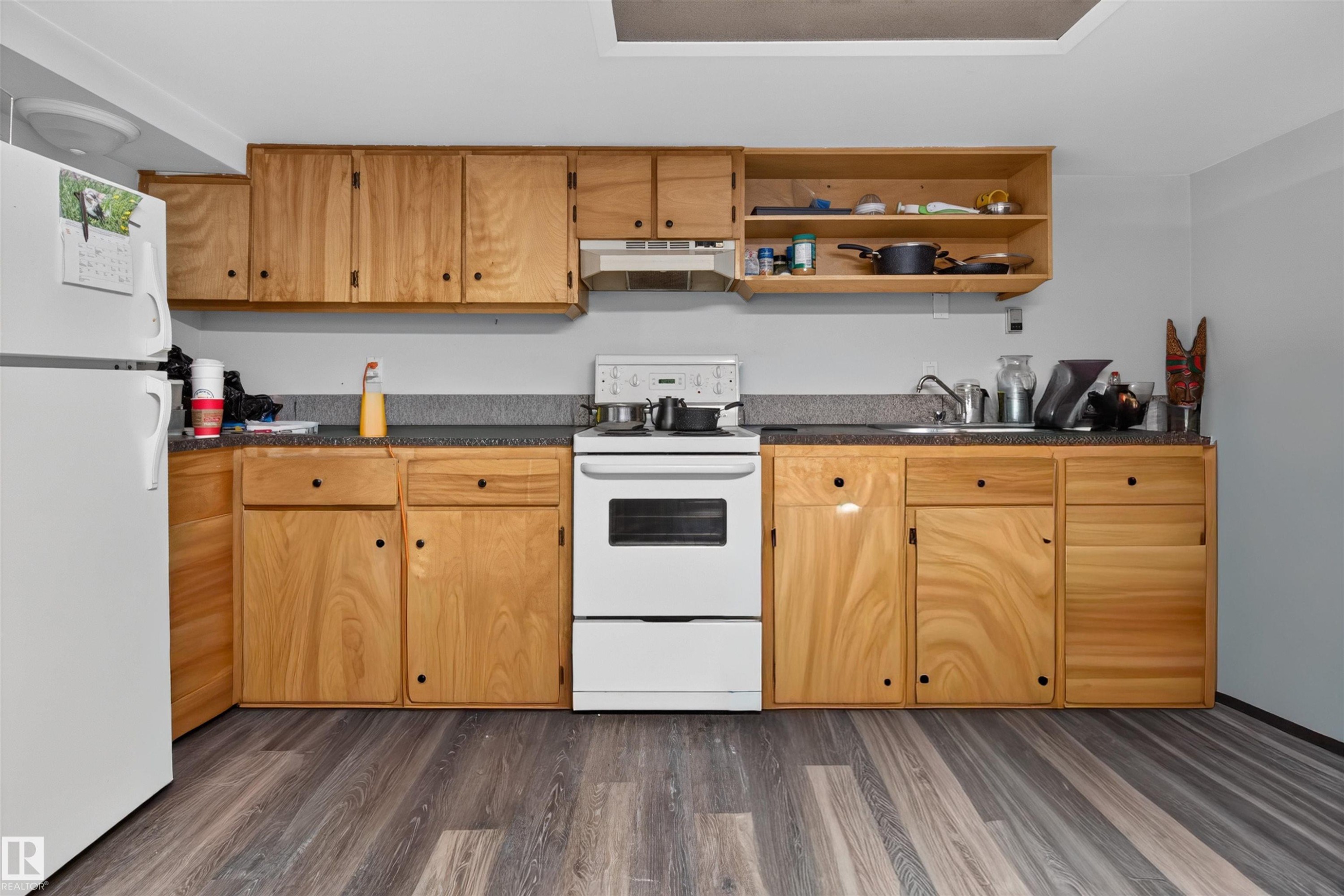 10831 80 Avenue Nw, Edmonton, AB - Indoor Photo Showing Kitchen