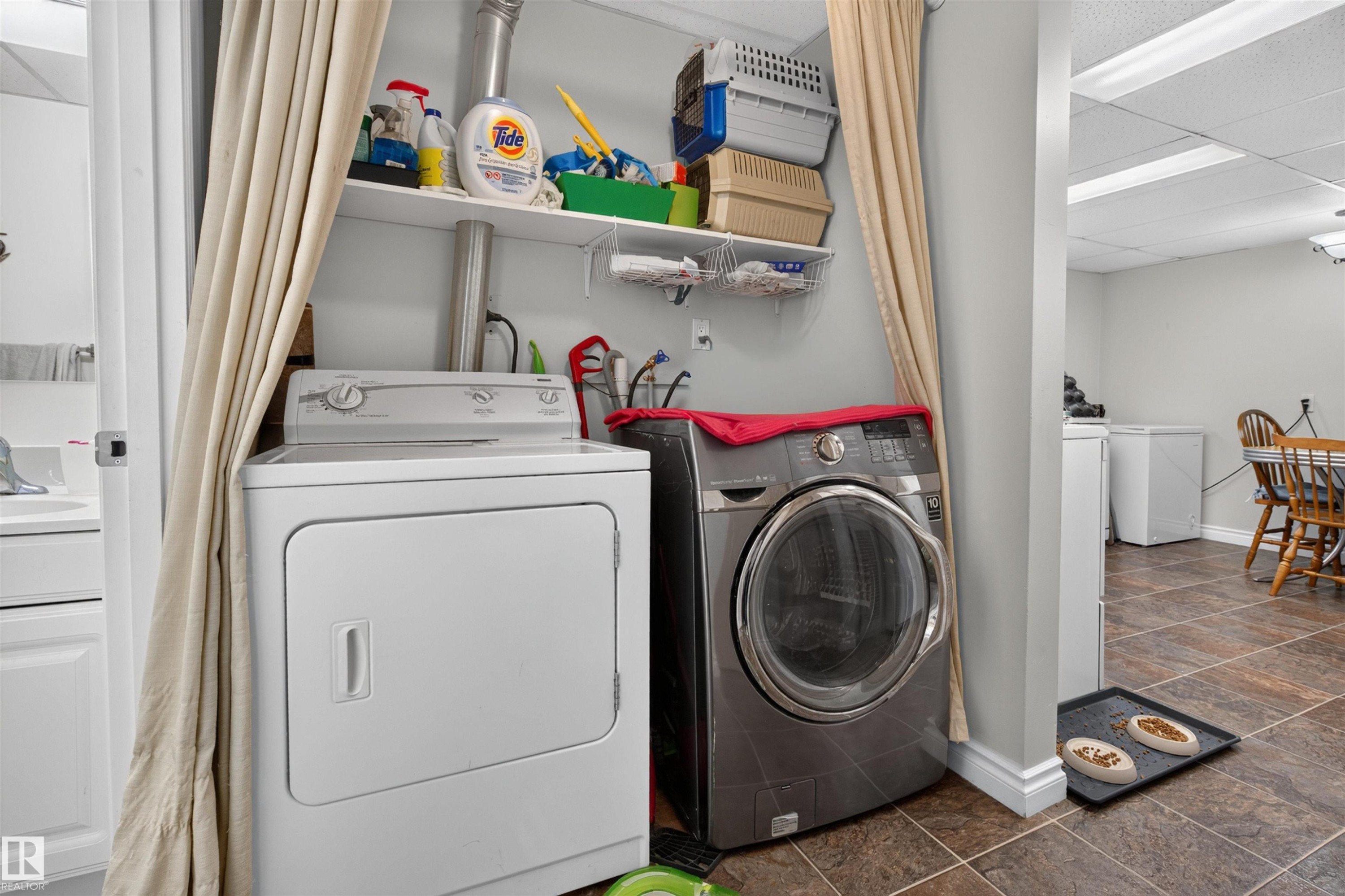 10831 80 Avenue Nw, Edmonton, AB - Indoor Photo Showing Laundry Room