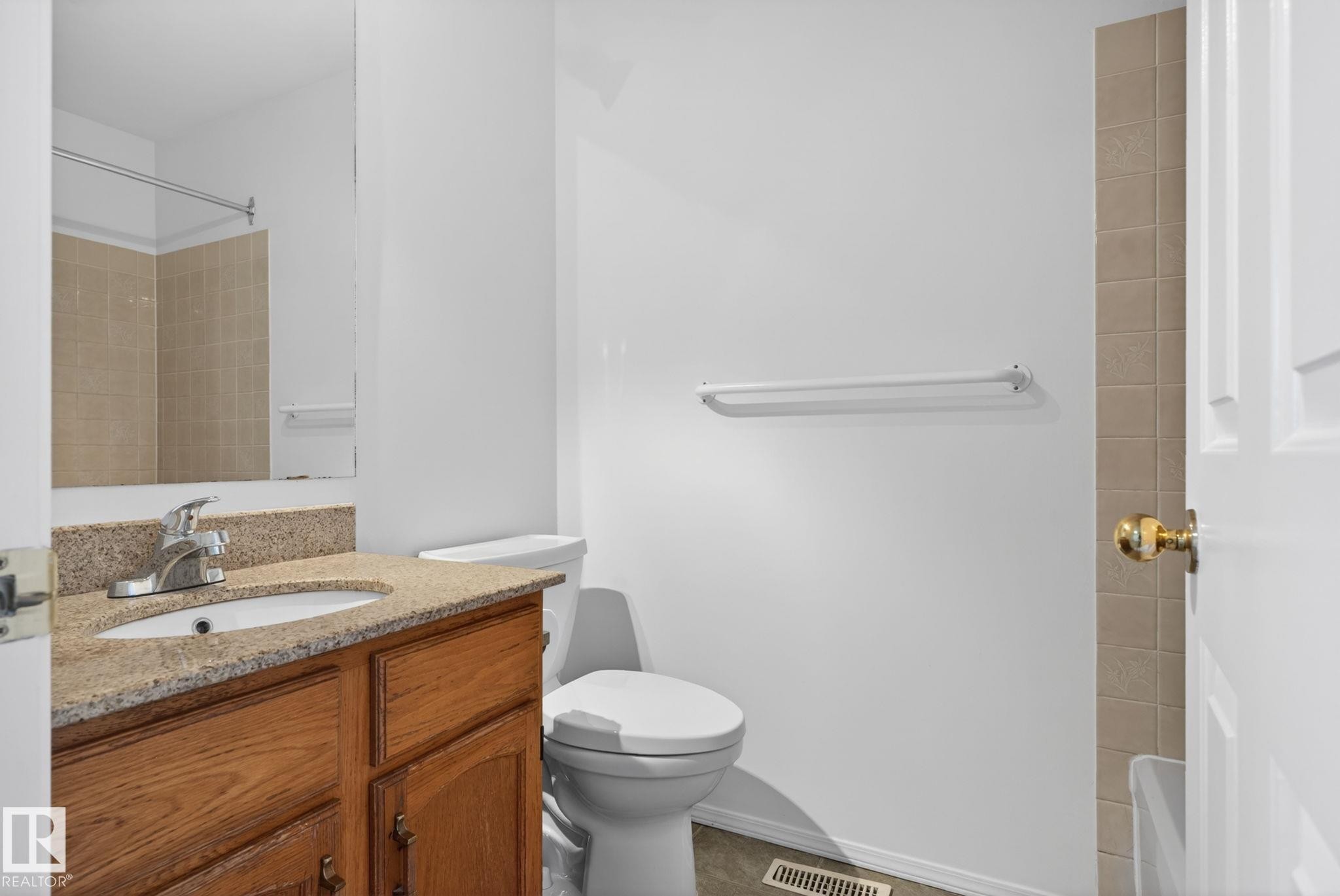 8403 190 Street, Edmonton, AB - Indoor Photo Showing Bathroom