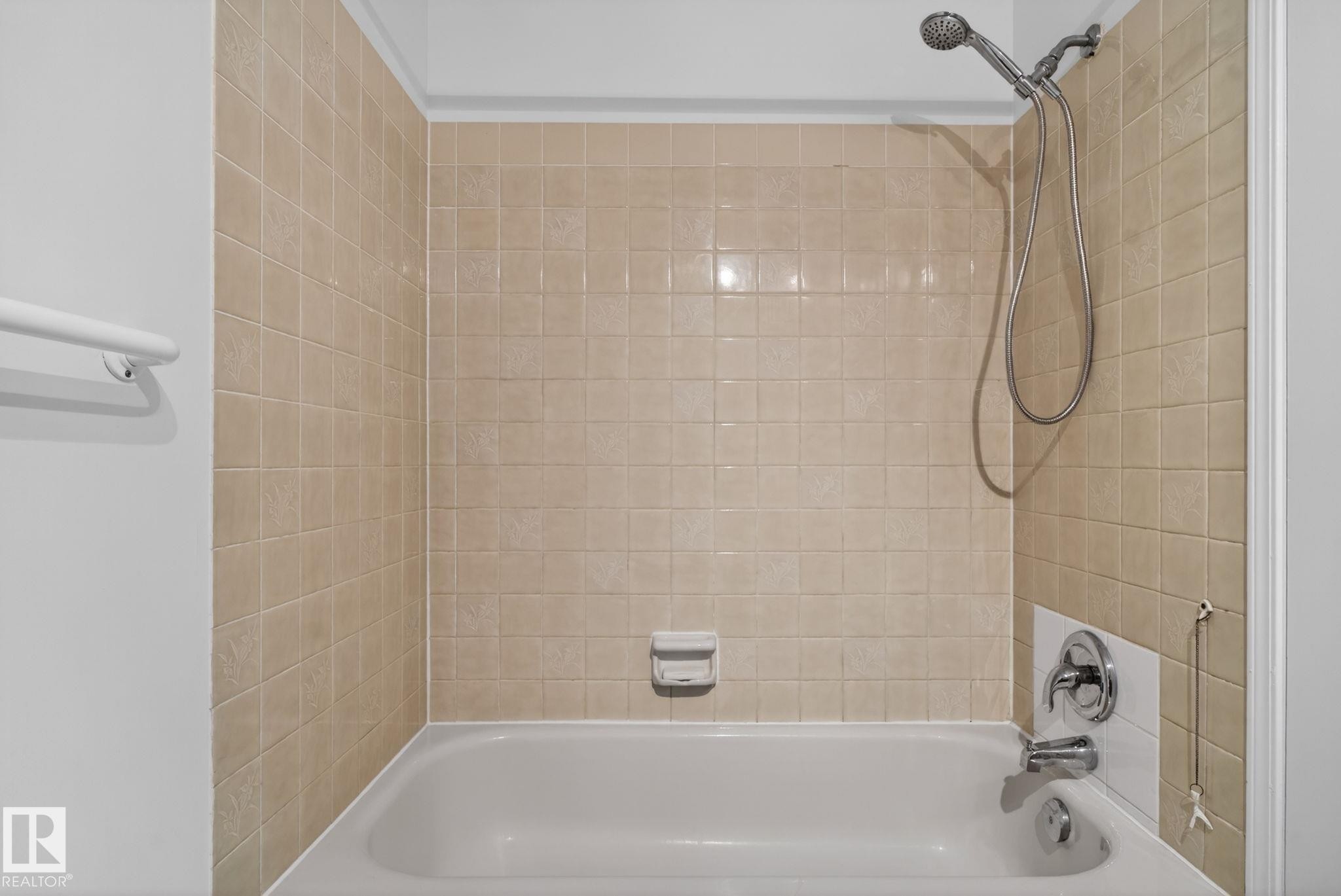 8403 190 Street, Edmonton, AB - Indoor Photo Showing Bathroom