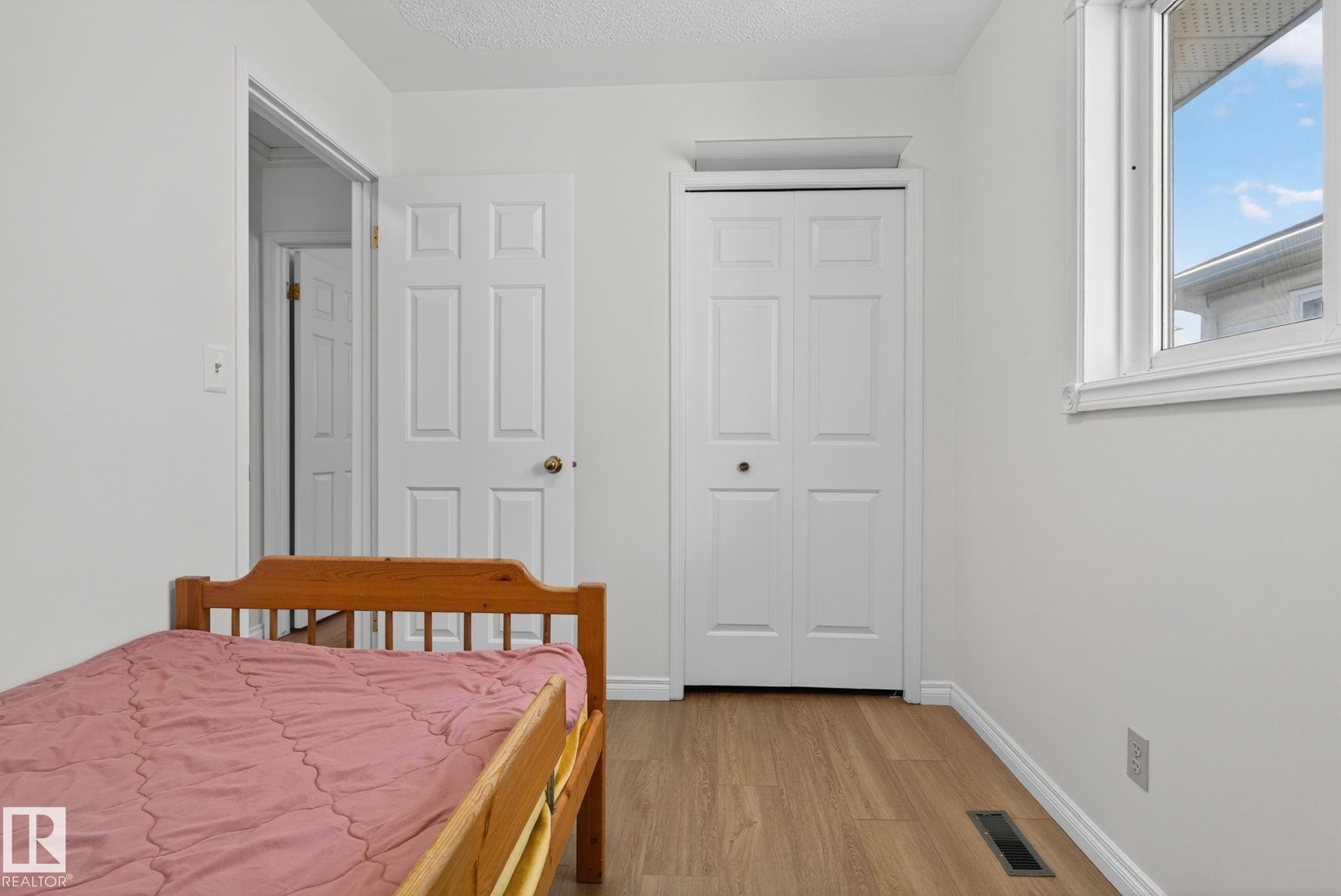 8403 190 Street, Edmonton, AB - Indoor Photo Showing Bedroom