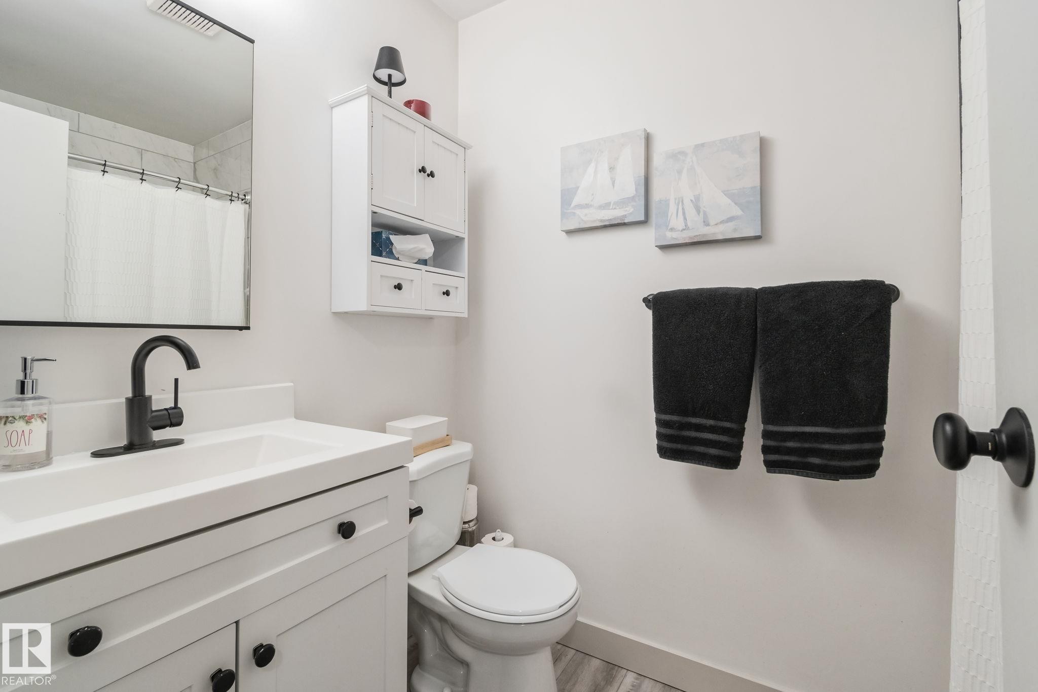 15 Grandin Wood(S), St. Albert, AB - Indoor Photo Showing Bathroom