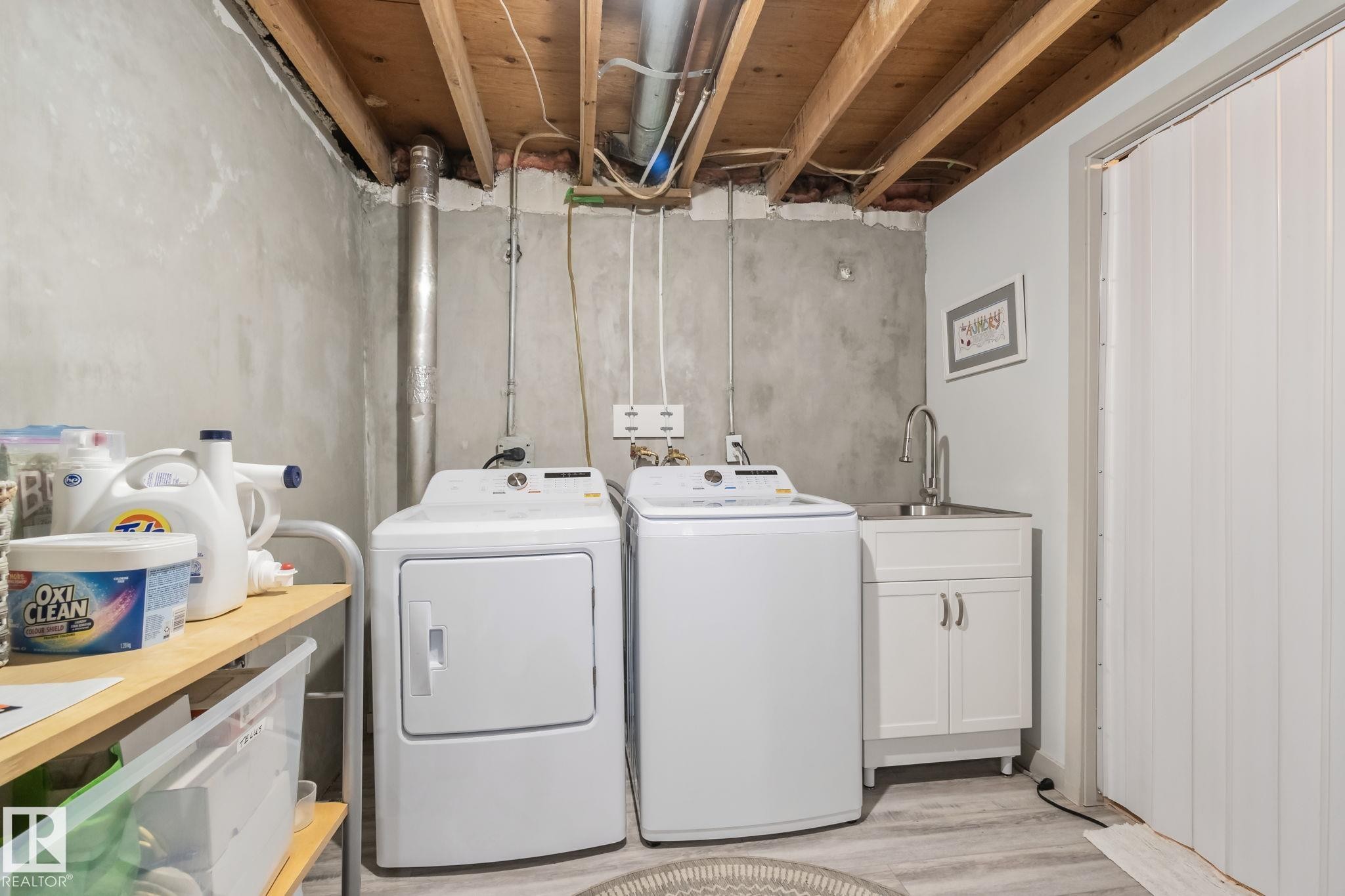 15 Grandin Wood(S), St. Albert, AB - Indoor Photo Showing Laundry Room