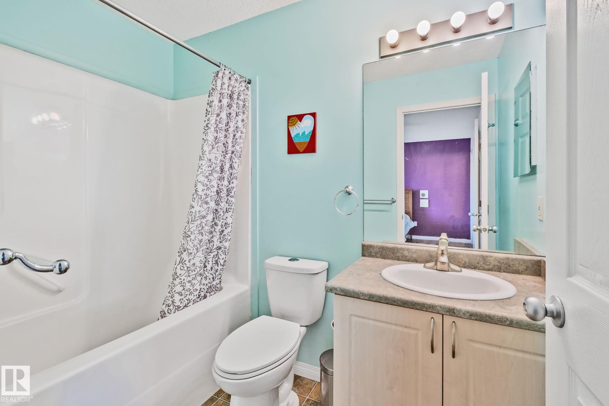 12248 16 Avenue Sw, Edmonton, AB - Indoor Photo Showing Bathroom