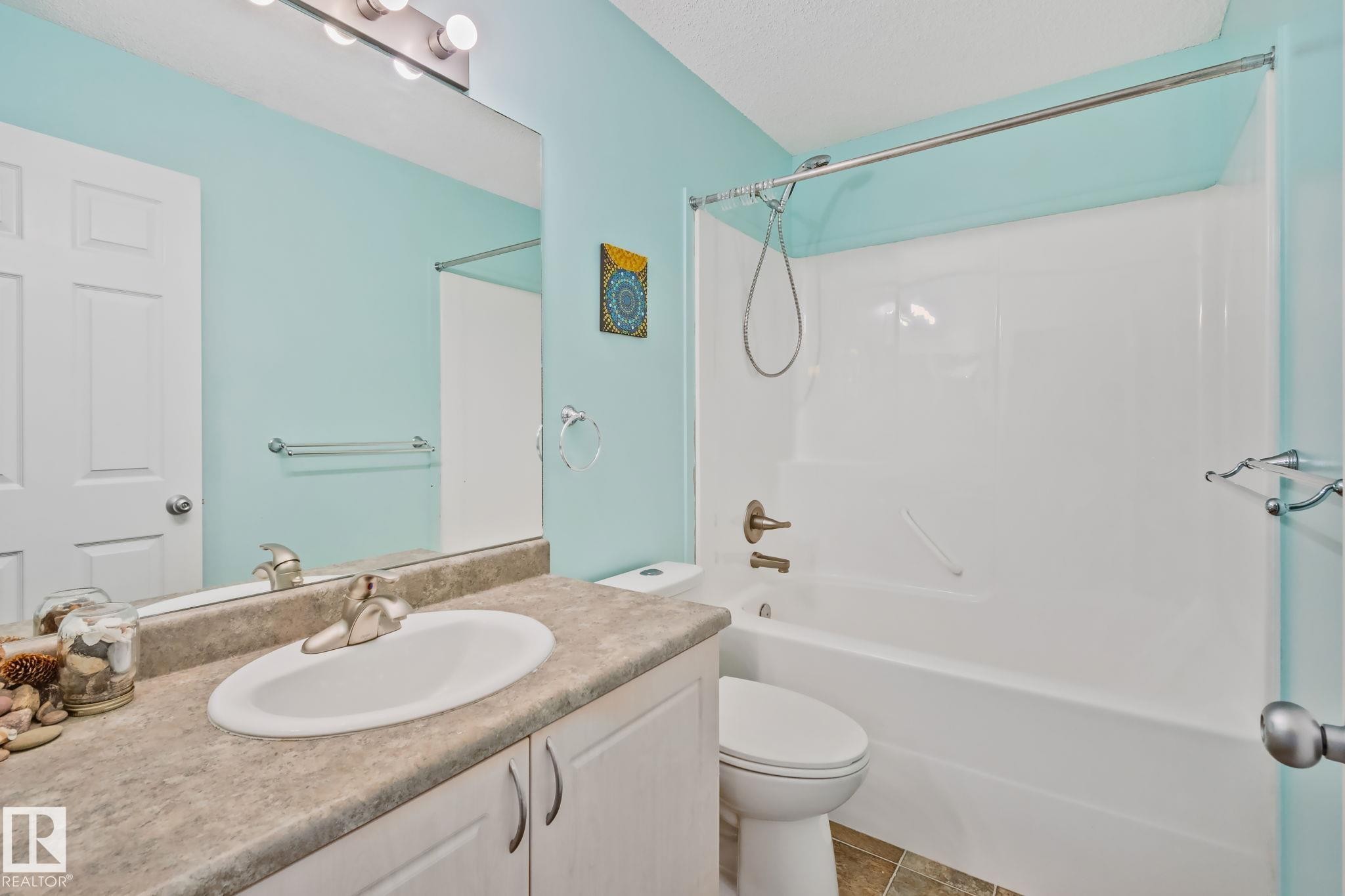 12248 16 Avenue Sw, Edmonton, AB - Indoor Photo Showing Bathroom