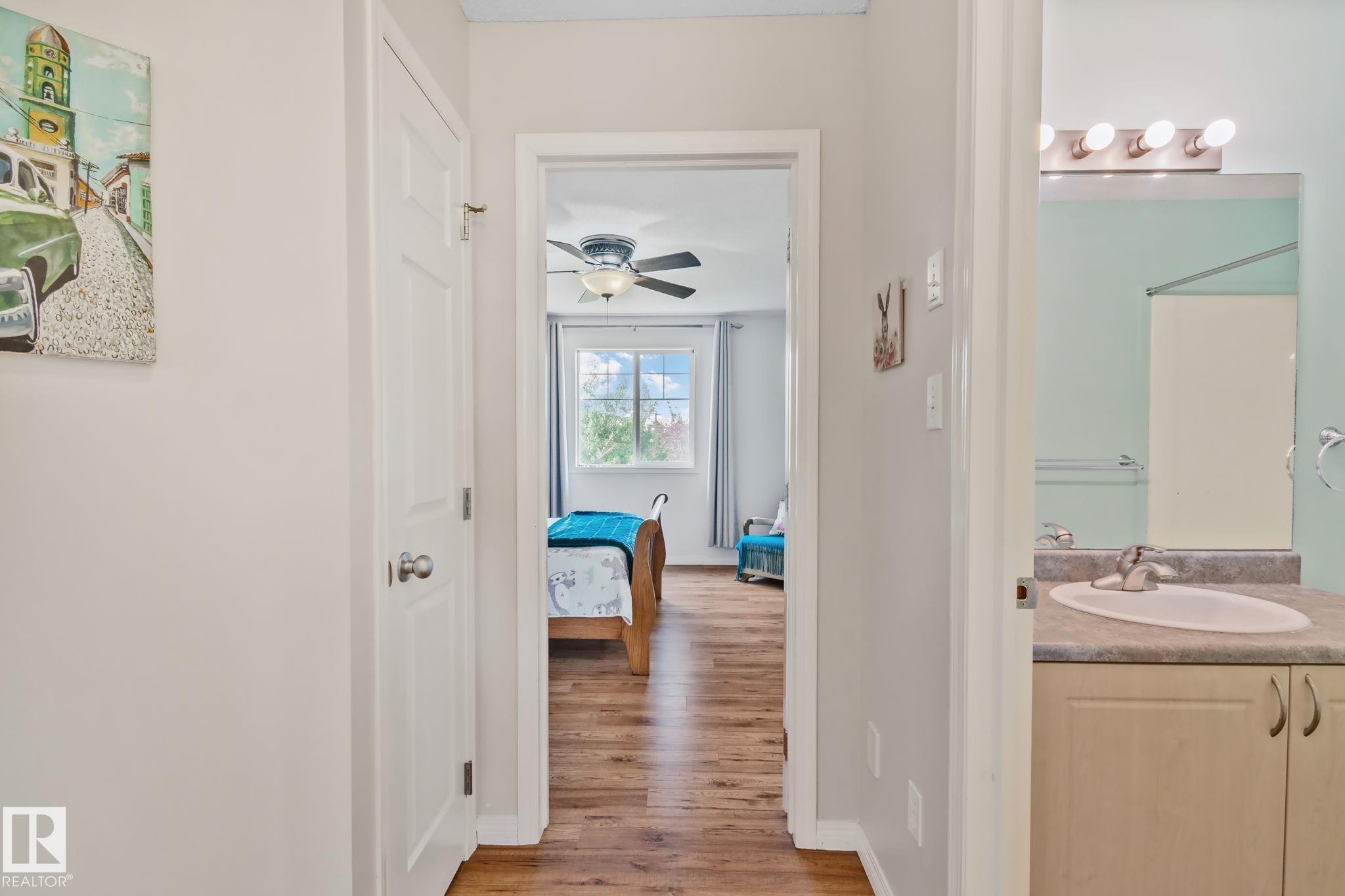 12248 16 Avenue Sw, Edmonton, AB - Indoor Photo Showing Bathroom