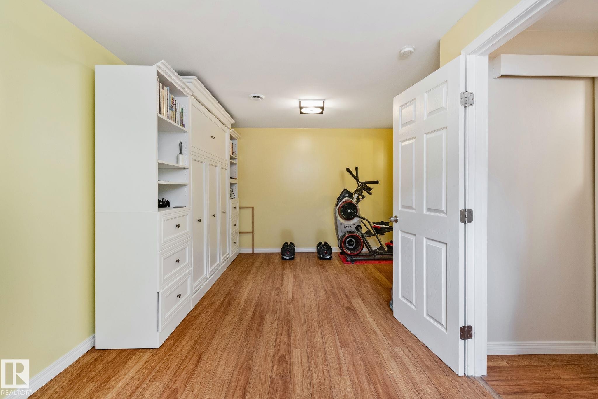 12248 16 Avenue Sw, Edmonton, AB - Indoor Photo Showing Gym Room