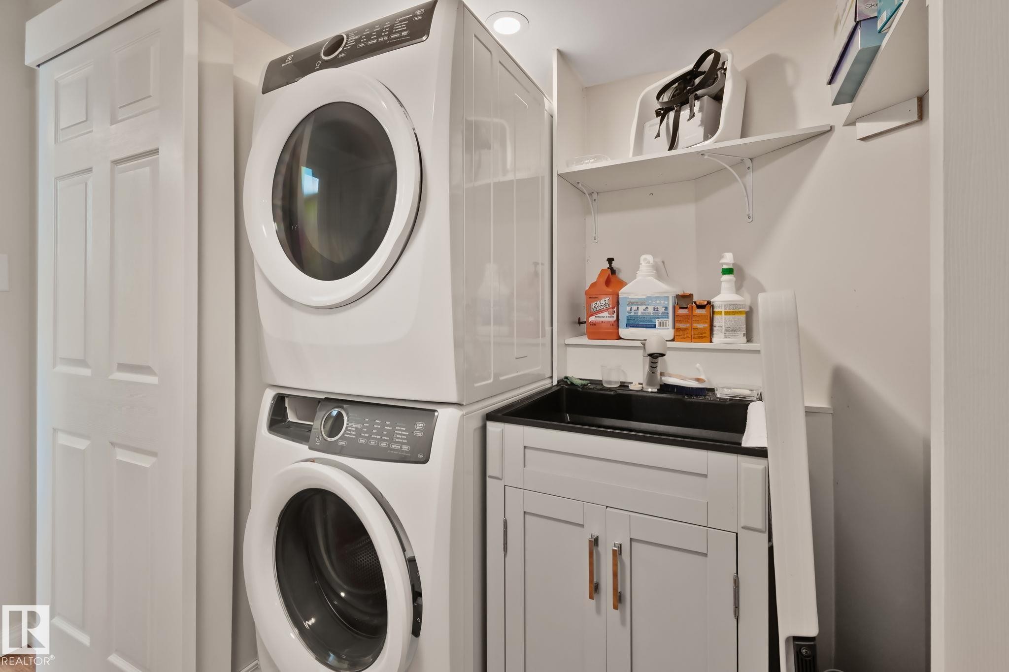 12248 16 Avenue Sw, Edmonton, AB - Indoor Photo Showing Laundry Room