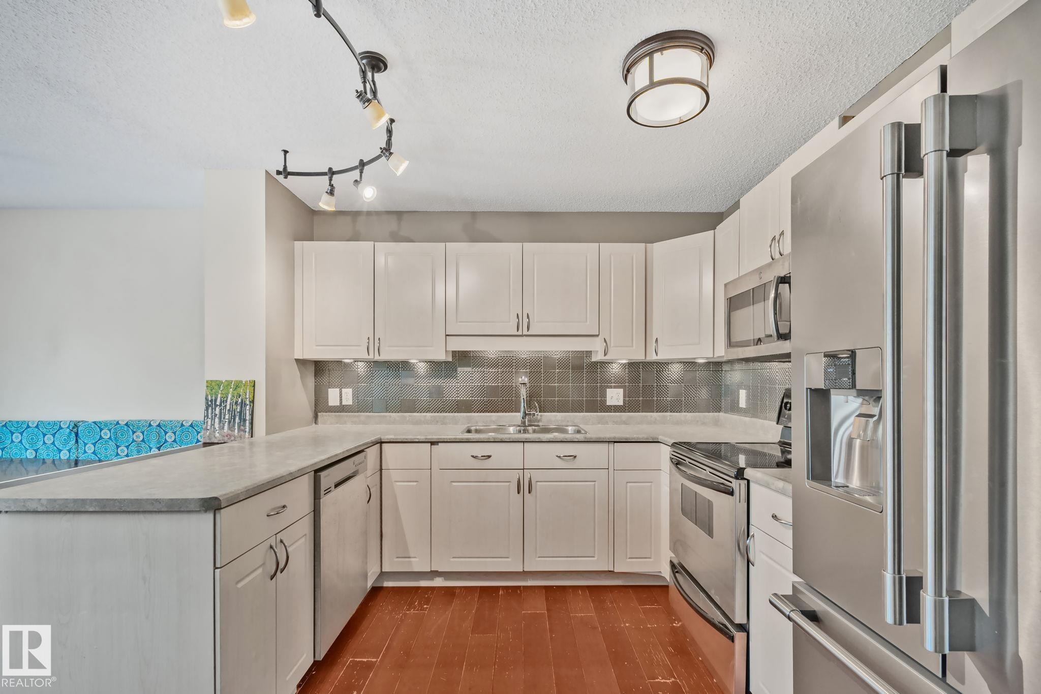 12248 16 Avenue Sw, Edmonton, AB - Indoor Photo Showing Kitchen With Double Sink