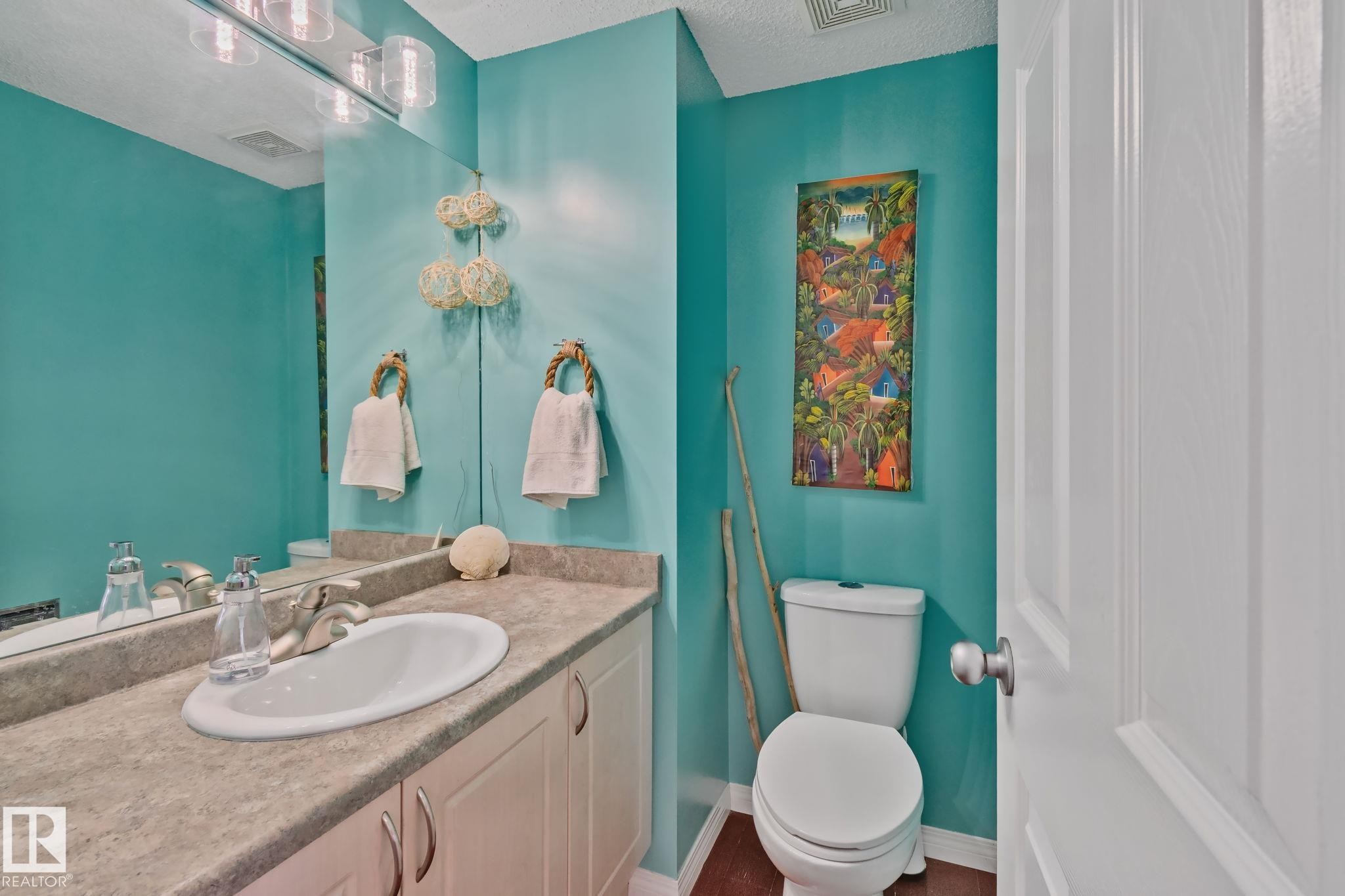 12248 16 Avenue Sw, Edmonton, AB - Indoor Photo Showing Bathroom